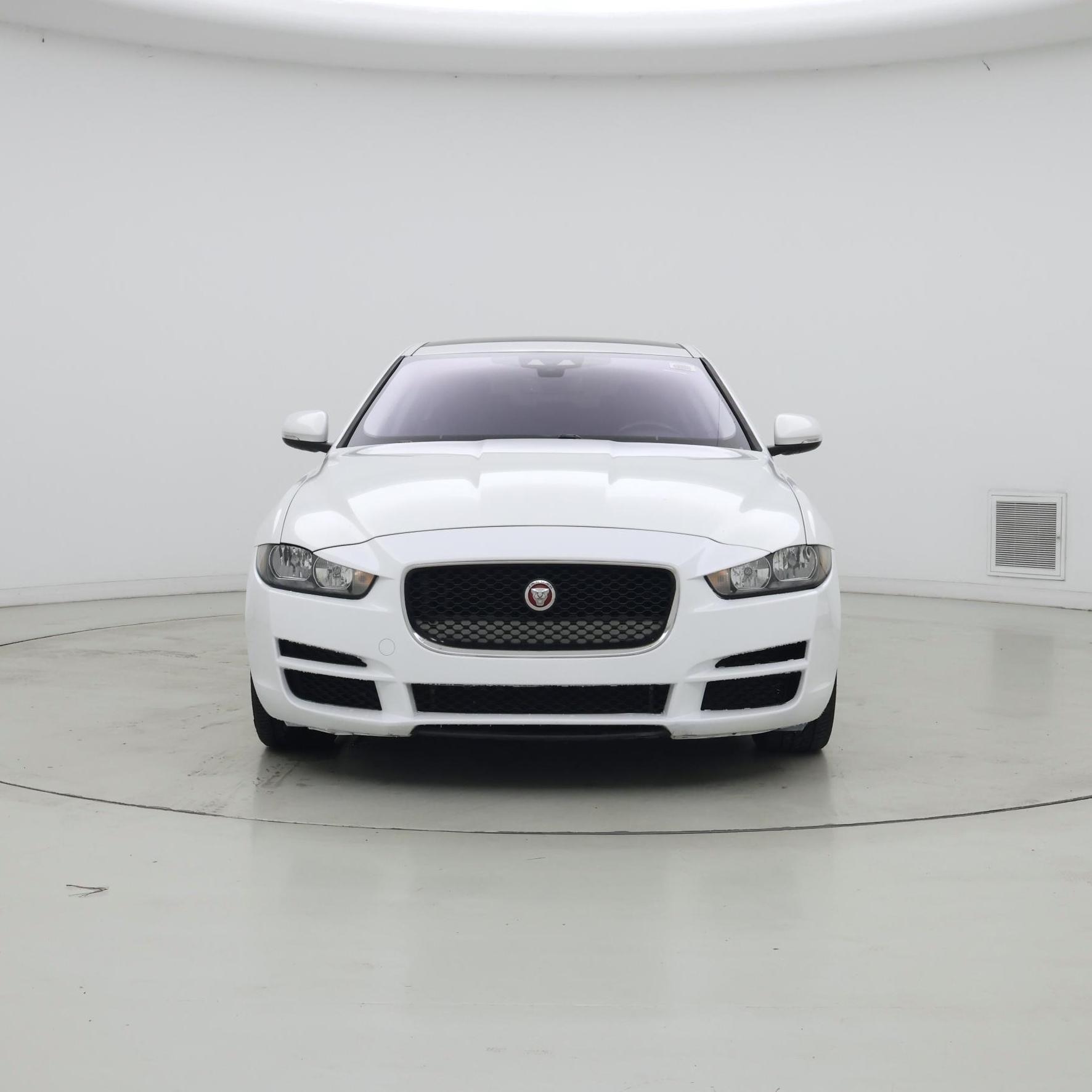 Thumbnail: 2017 Jaguar XE - 5