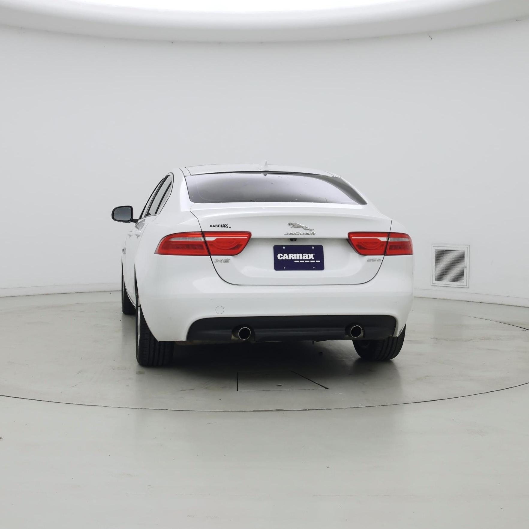 Thumbnail: 2017 Jaguar XE - 6