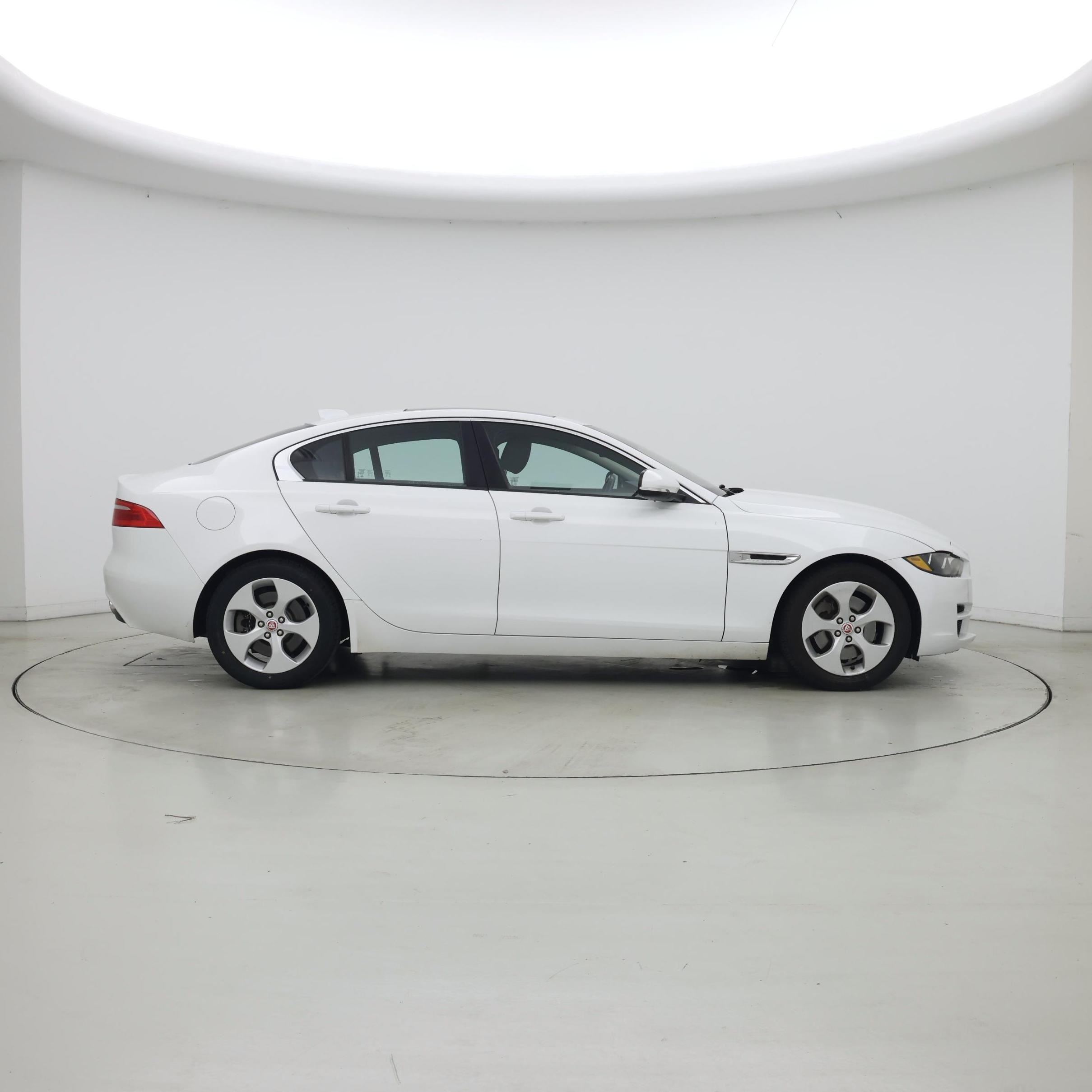 Thumbnail: 2017 Jaguar XE - 7