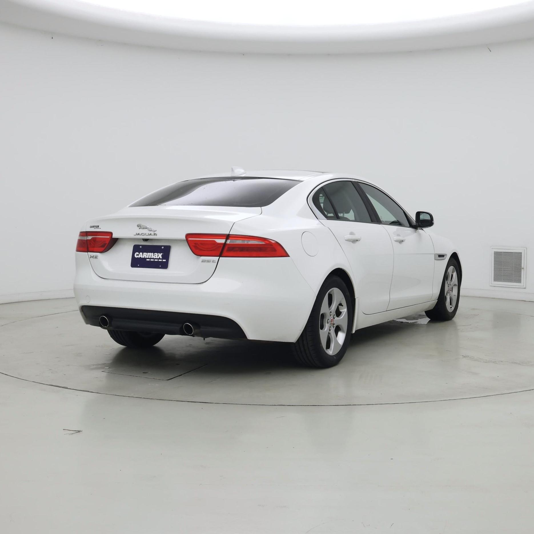 Thumbnail: 2017 Jaguar XE - 8