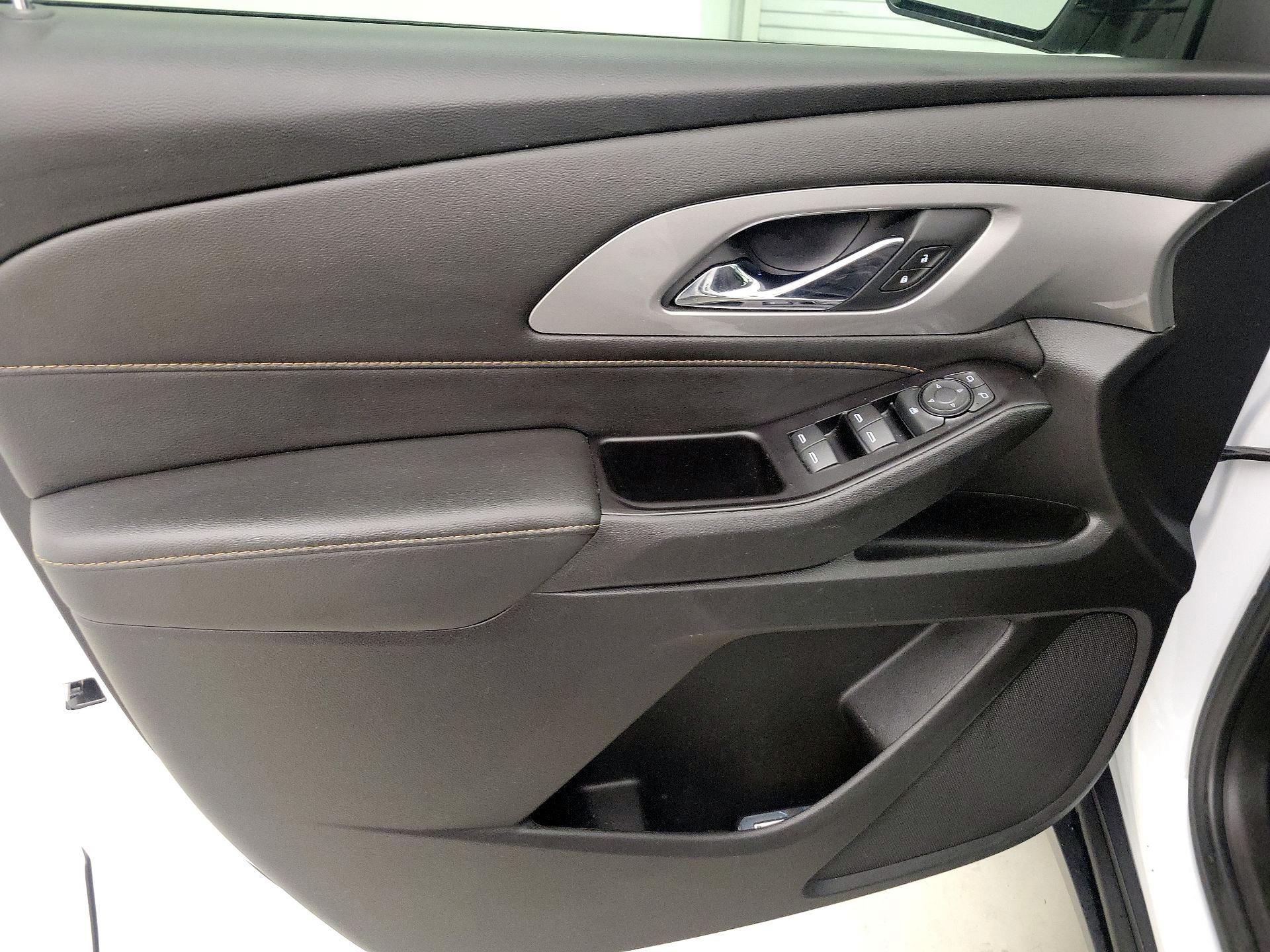 Thumbnail: 2020 Chevrolet Traverse - 12