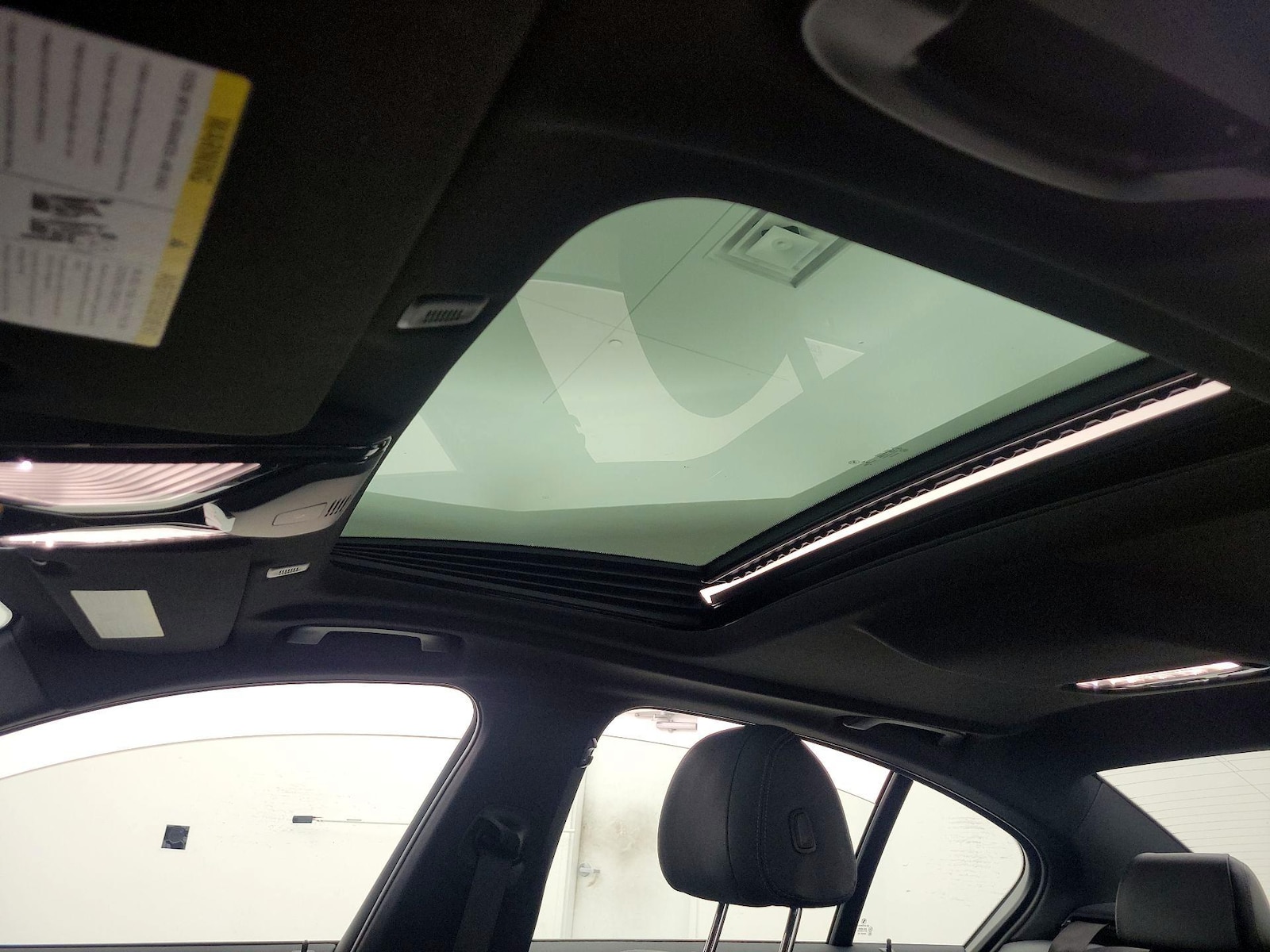 Sunroof(s) & Overhead Airbags