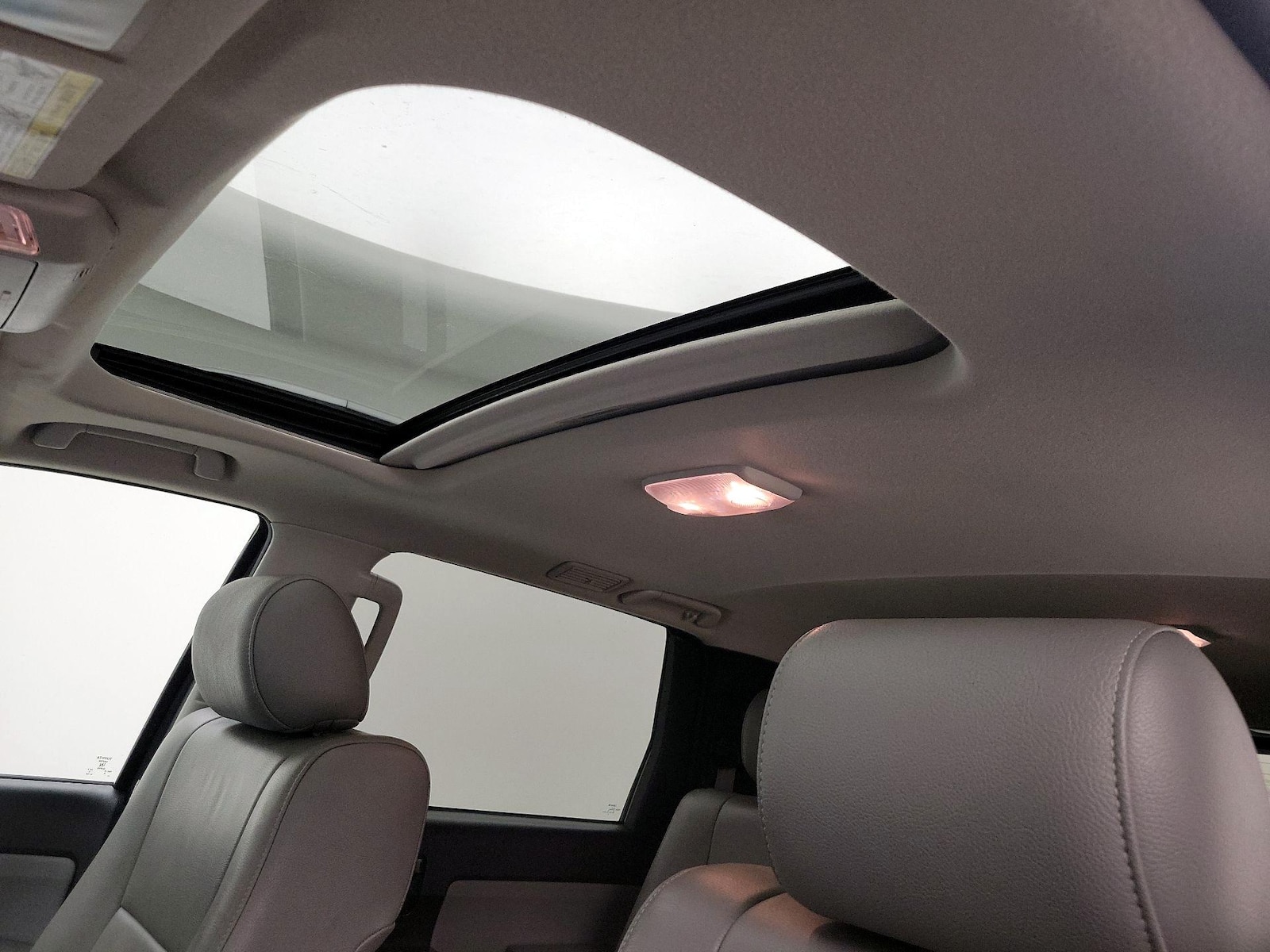 Sunroof(s) & Overhead Airbags