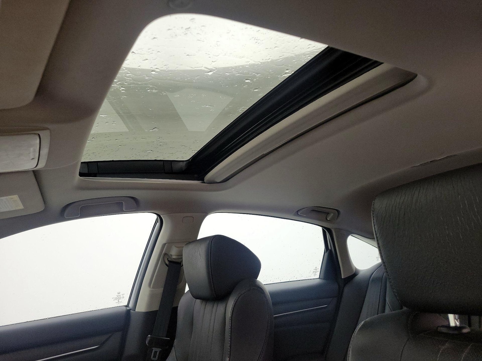 Sunroof(s) & Overhead Airbags