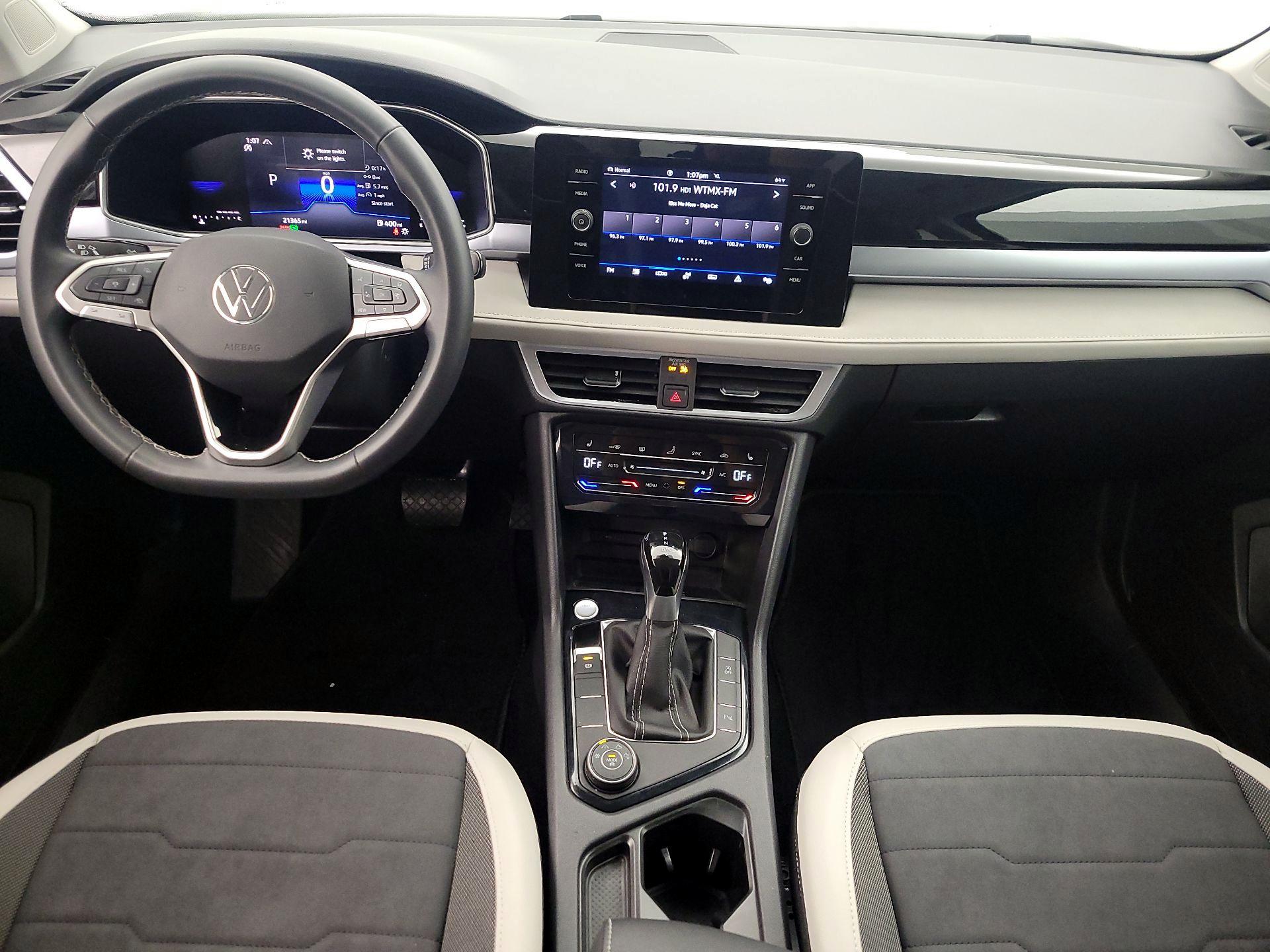 Thumbnail: 2025 Volkswagen Taos - 9