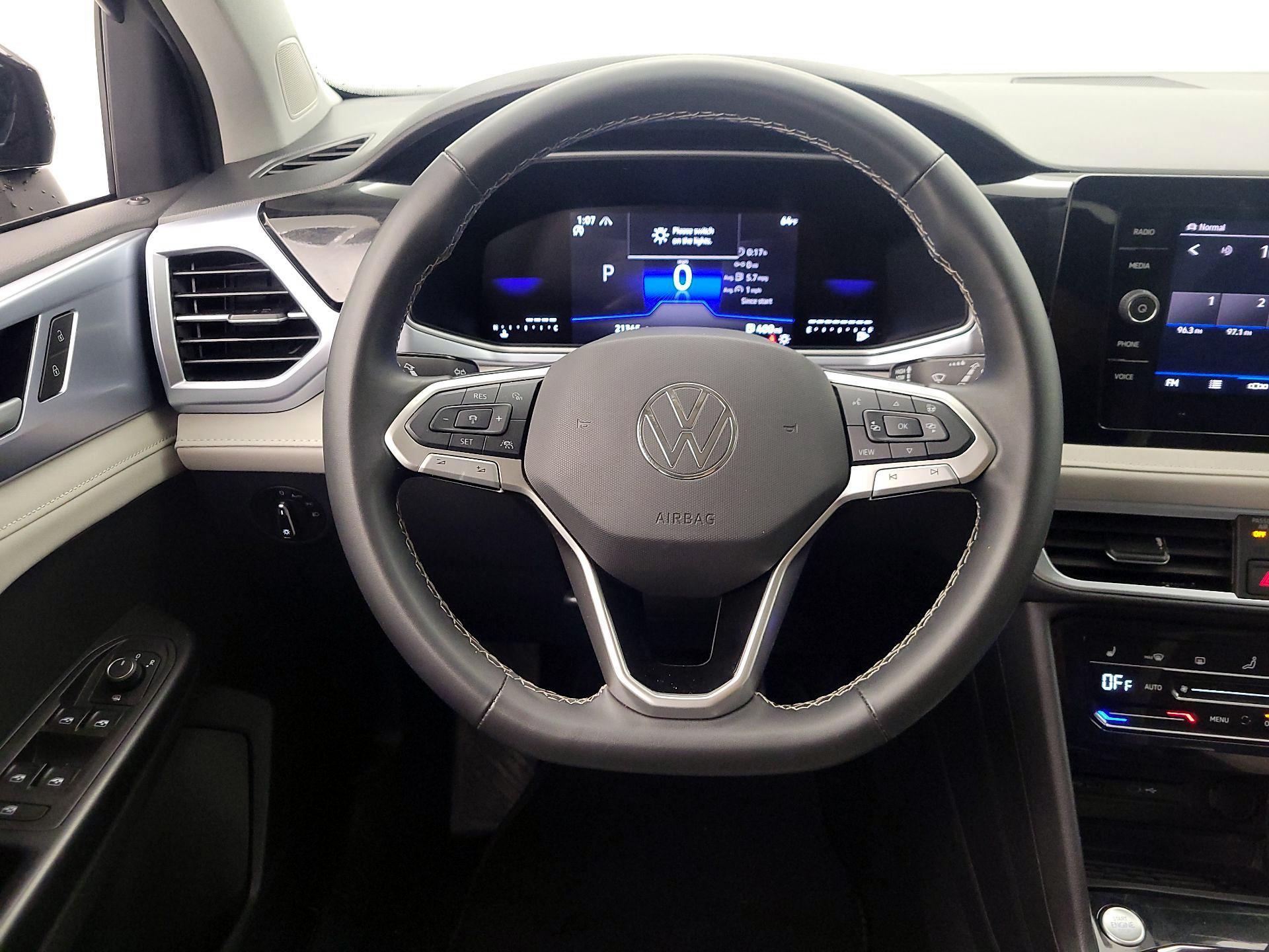 Thumbnail: 2025 Volkswagen Taos - 10