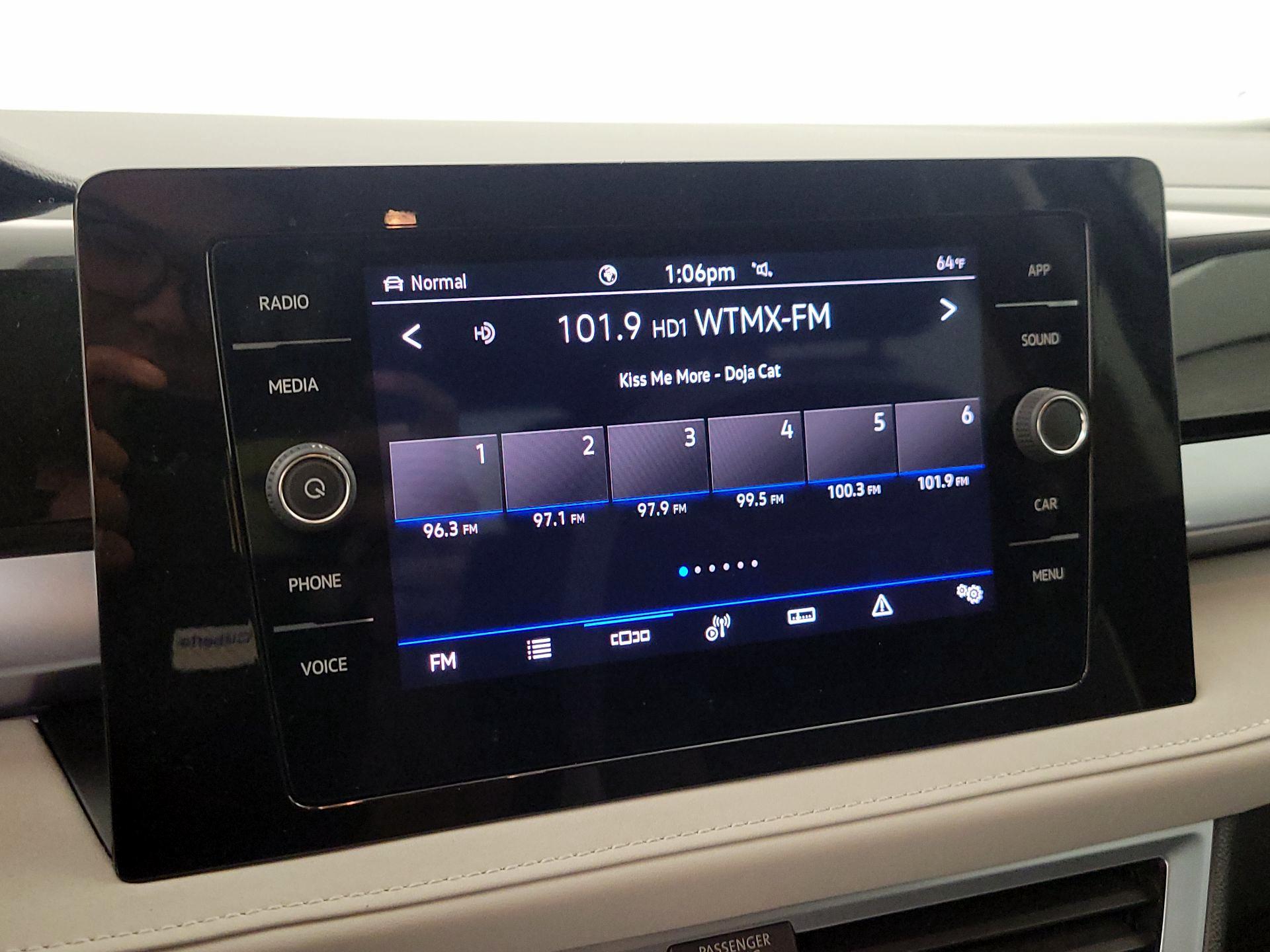 Thumbnail: 2025 Volkswagen Taos - 15