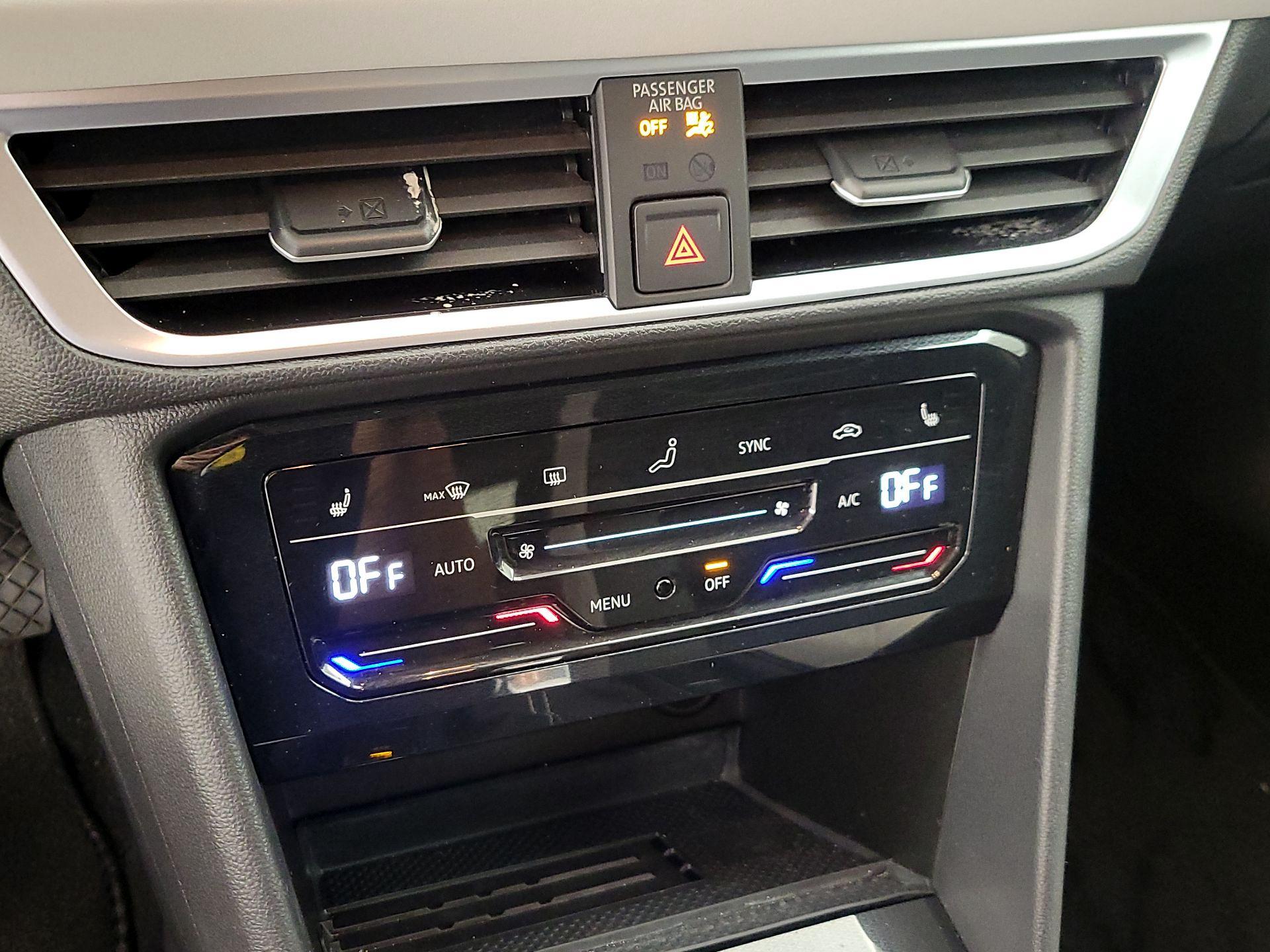 Thumbnail: 2025 Volkswagen Taos - 16