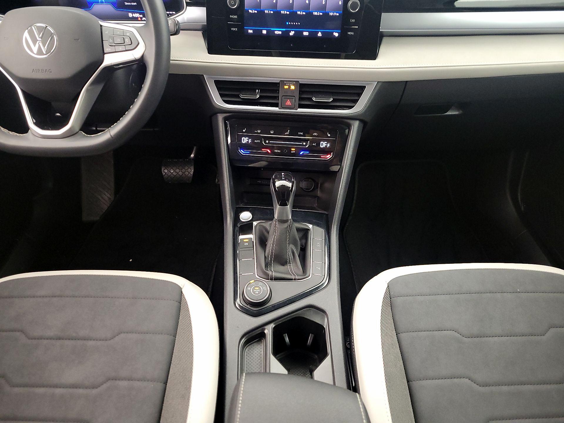 Thumbnail: 2025 Volkswagen Taos - 17