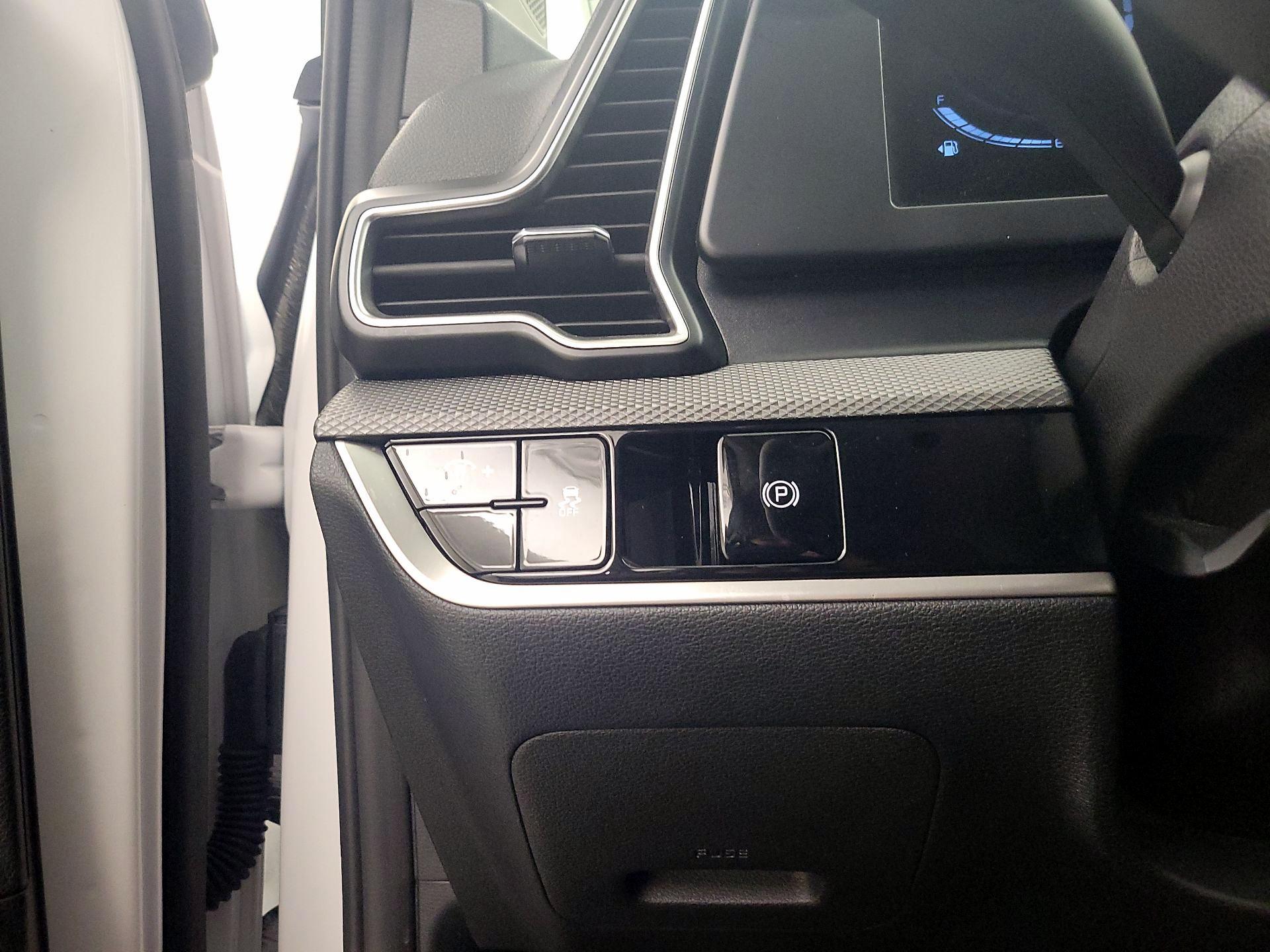 Thumbnail: 2025 Kia Sportage - 13