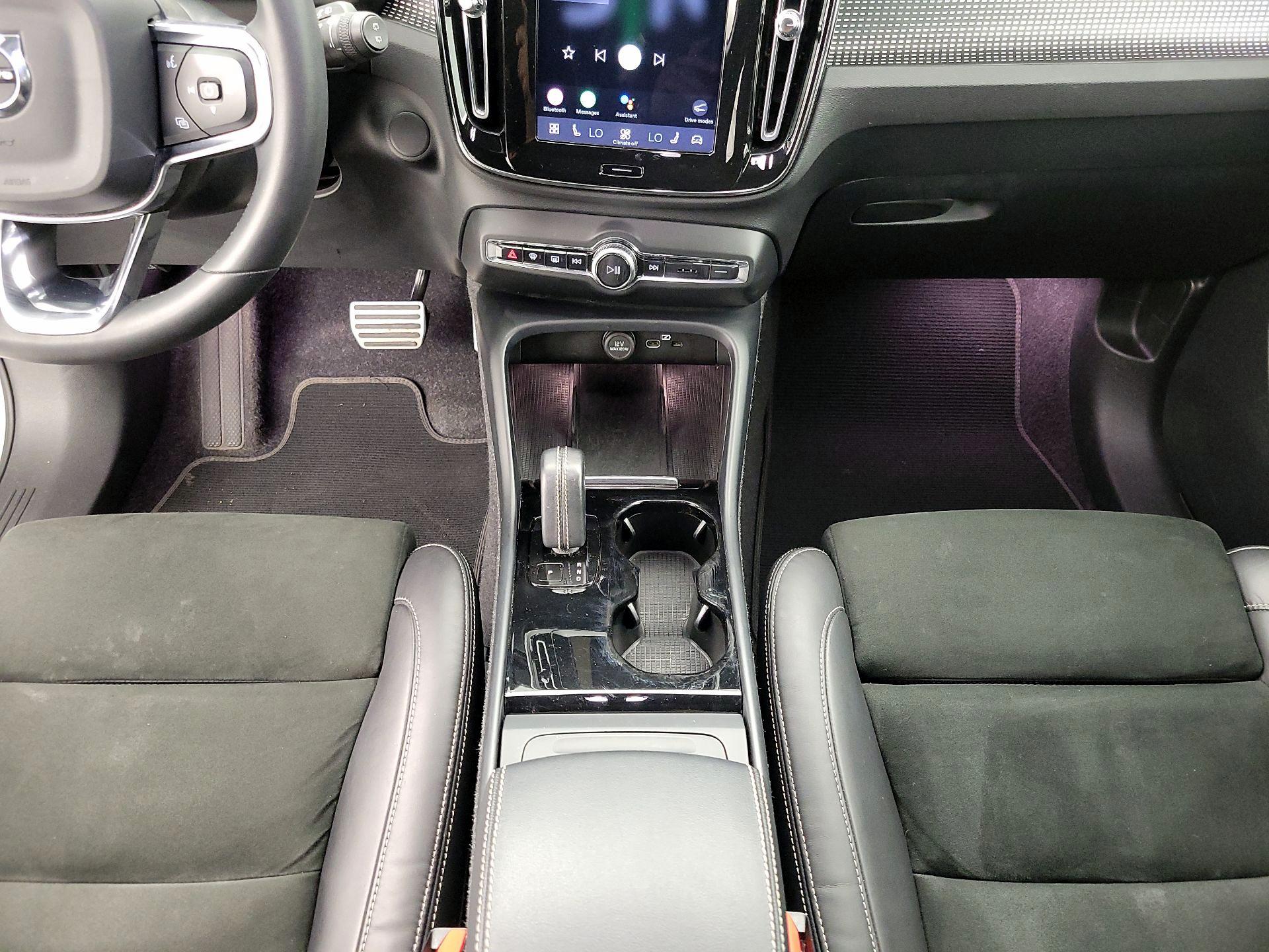 Thumbnail: 2022 Volvo XC40 - 18