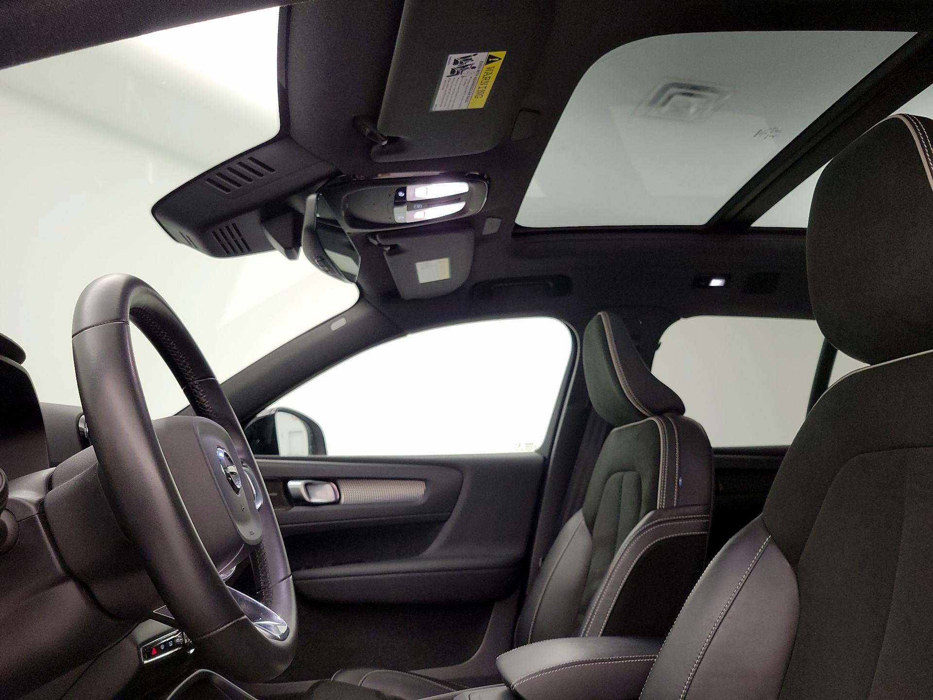 Thumbnail: 2022 Volvo XC40 - 20