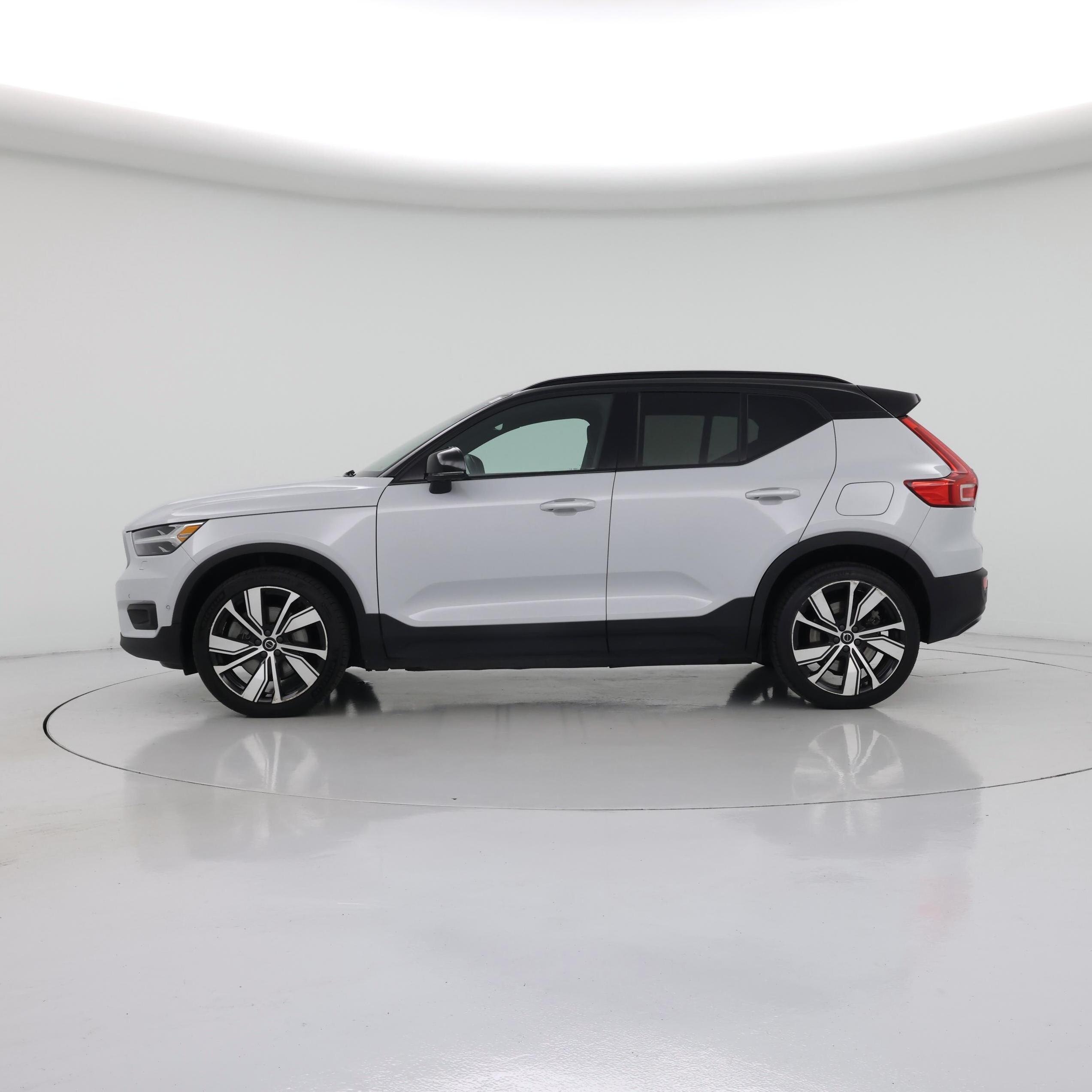Thumbnail: 2022 Volvo XC40 - 3