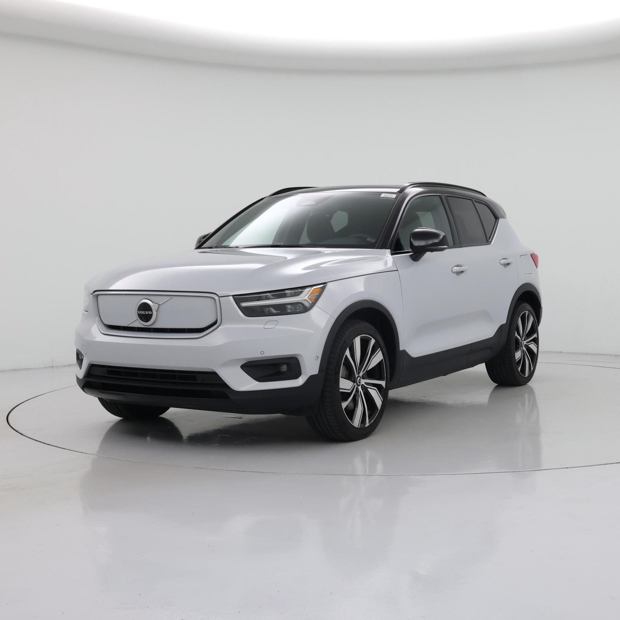 Thumbnail: 2022 Volvo XC40 - 4