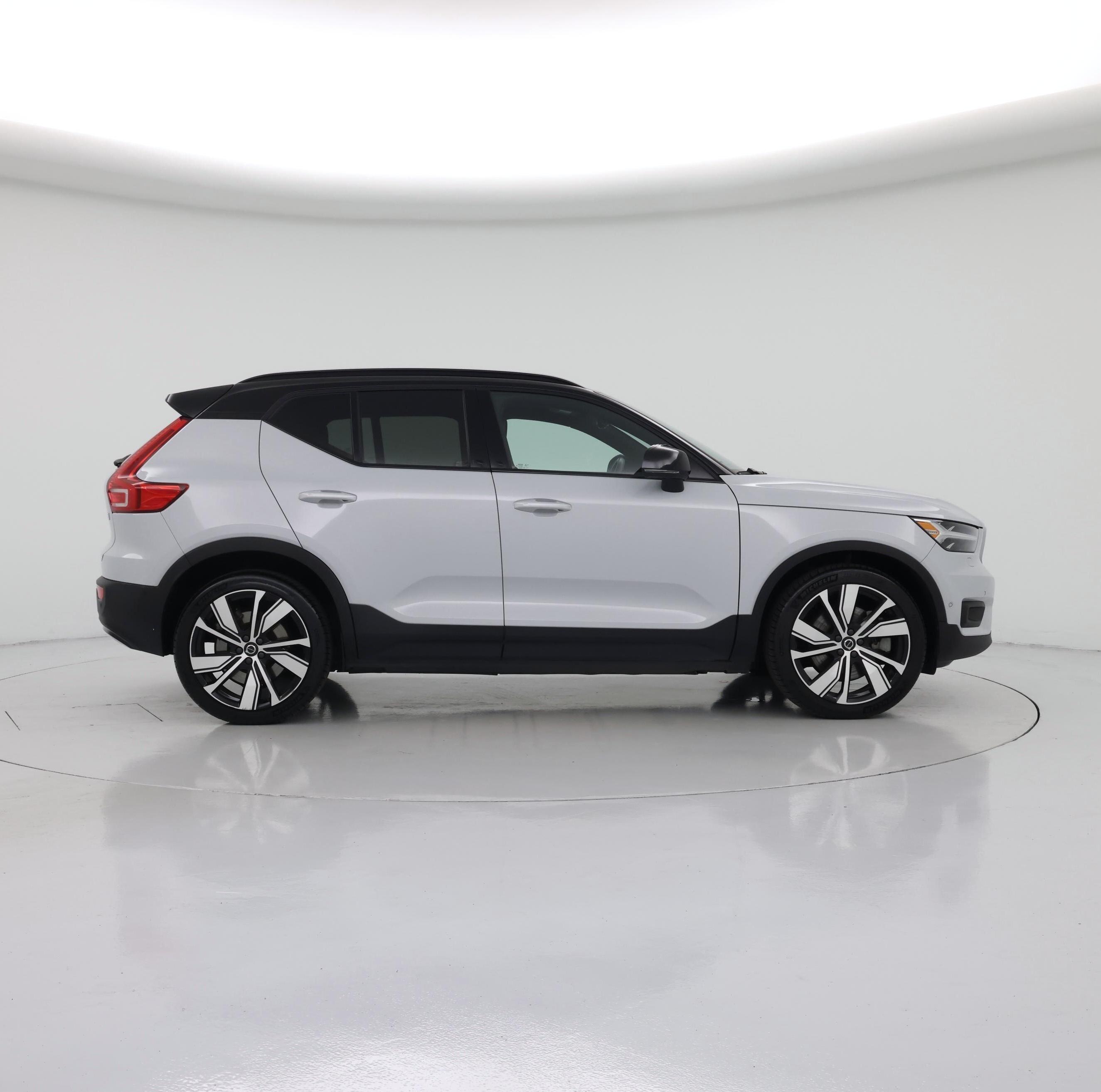 Thumbnail: 2022 Volvo XC40 - 7