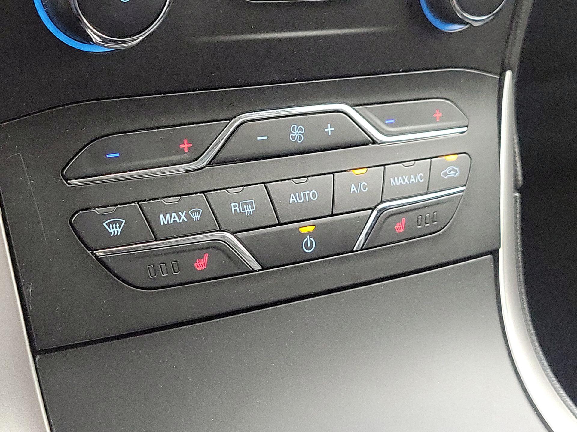 Thumbnail: 2020 Ford Edge - 16