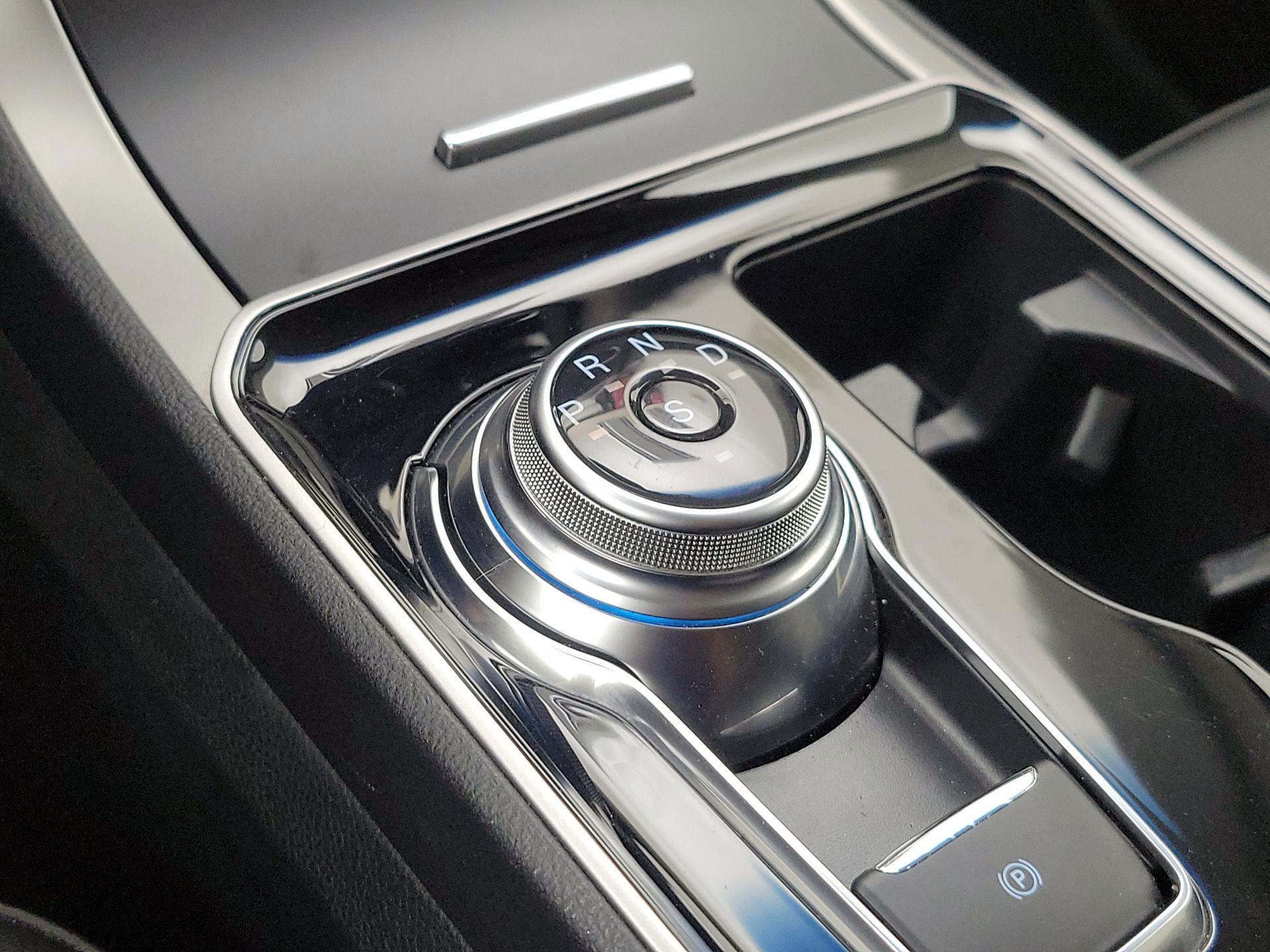 Thumbnail: 2020 Ford Edge - 17