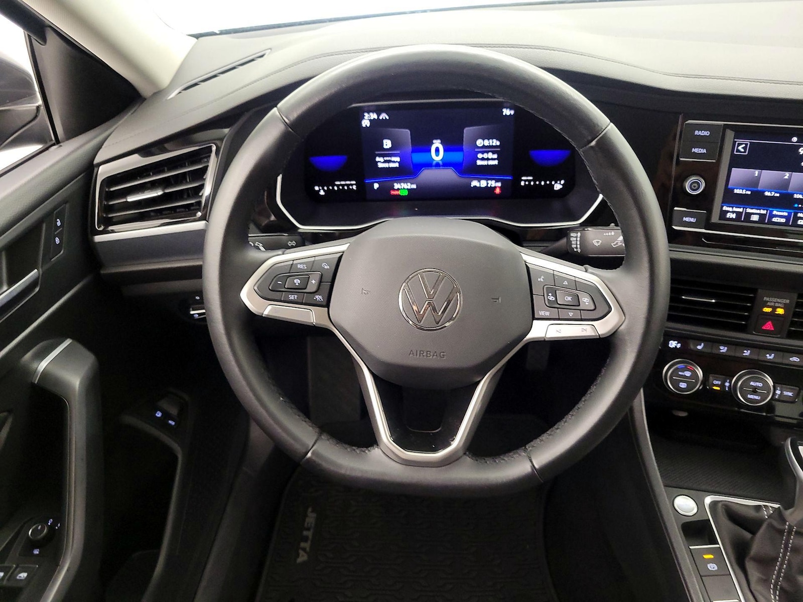 2022 Volkswagen Jetta SE - Photo 11