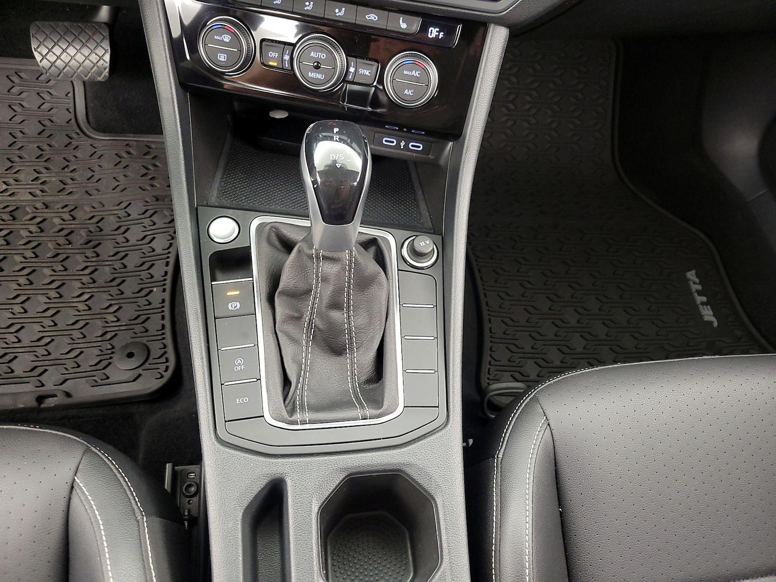 2022 Volkswagen Jetta SE - Photo 18