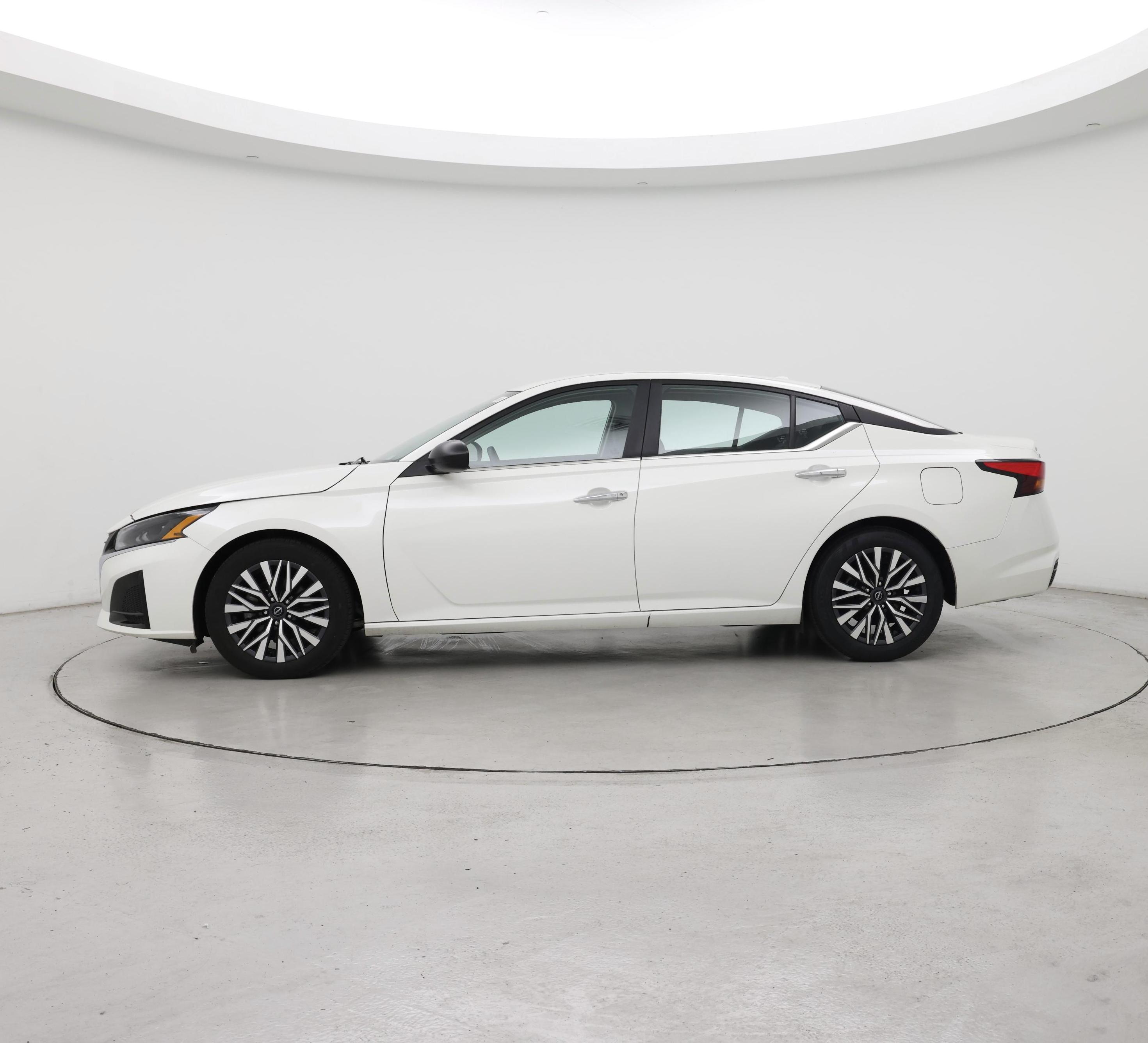 Thumbnail: 2025 Nissan Altima - 3
