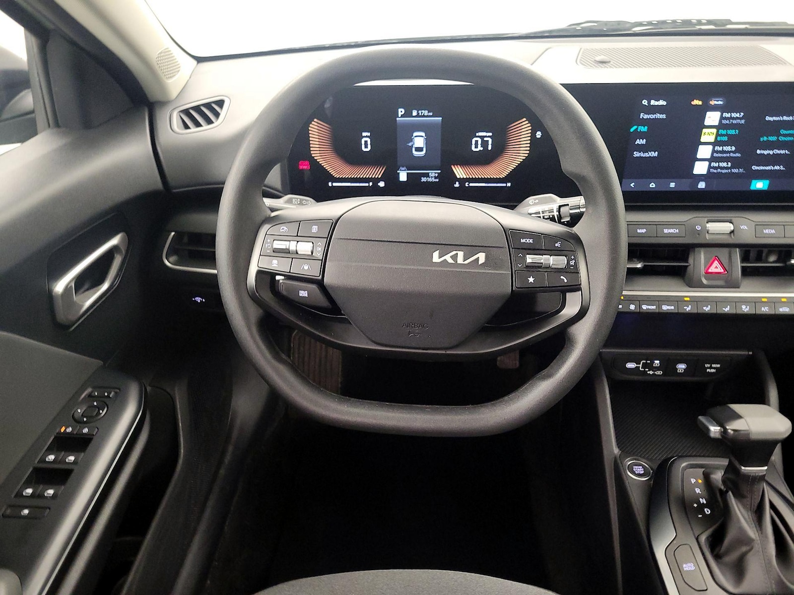 2025 Kia K4 LXS - Photo 11