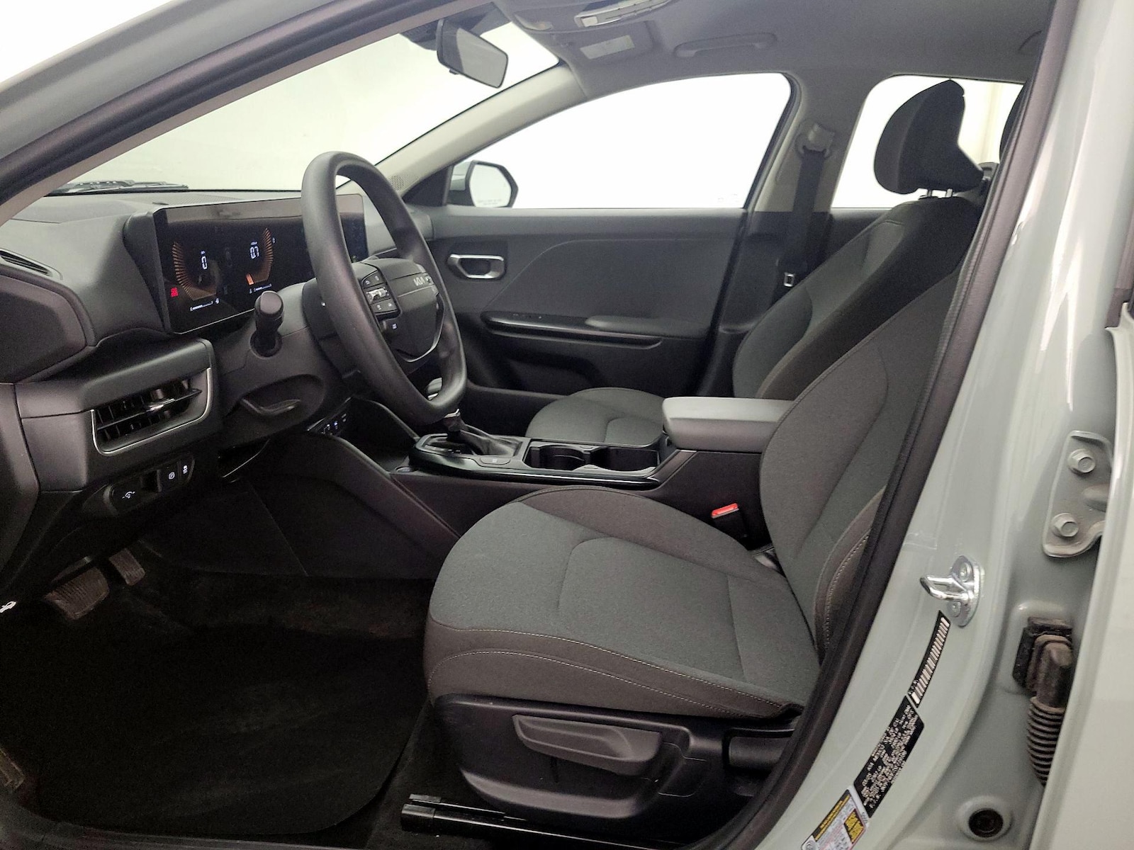 2025 Kia K4 LXS - Photo 12