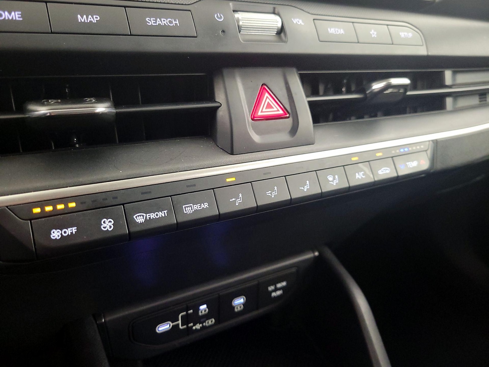 2025 Kia K4 LXS - Photo 17