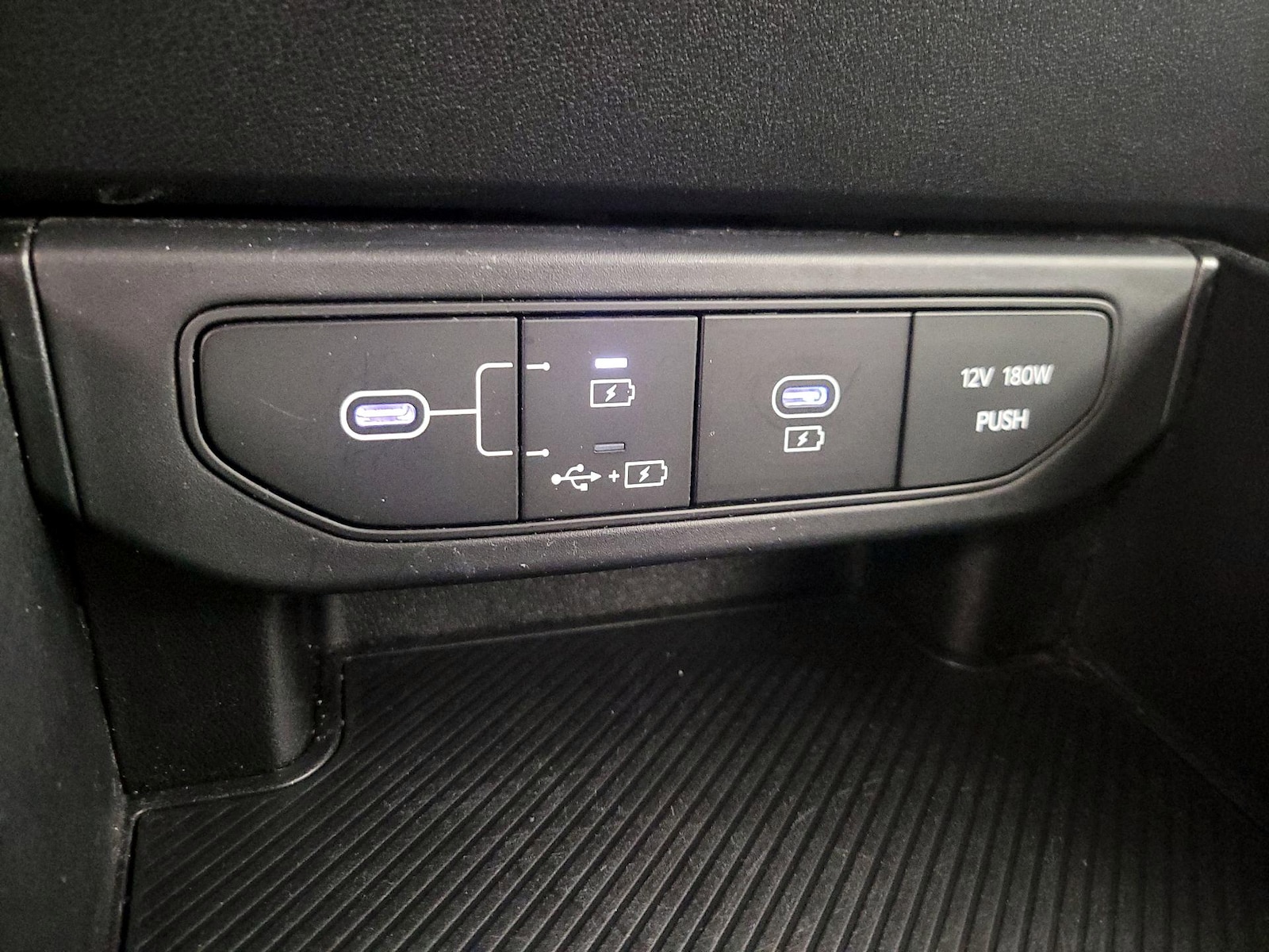 2025 Kia K4 LXS - Photo 19