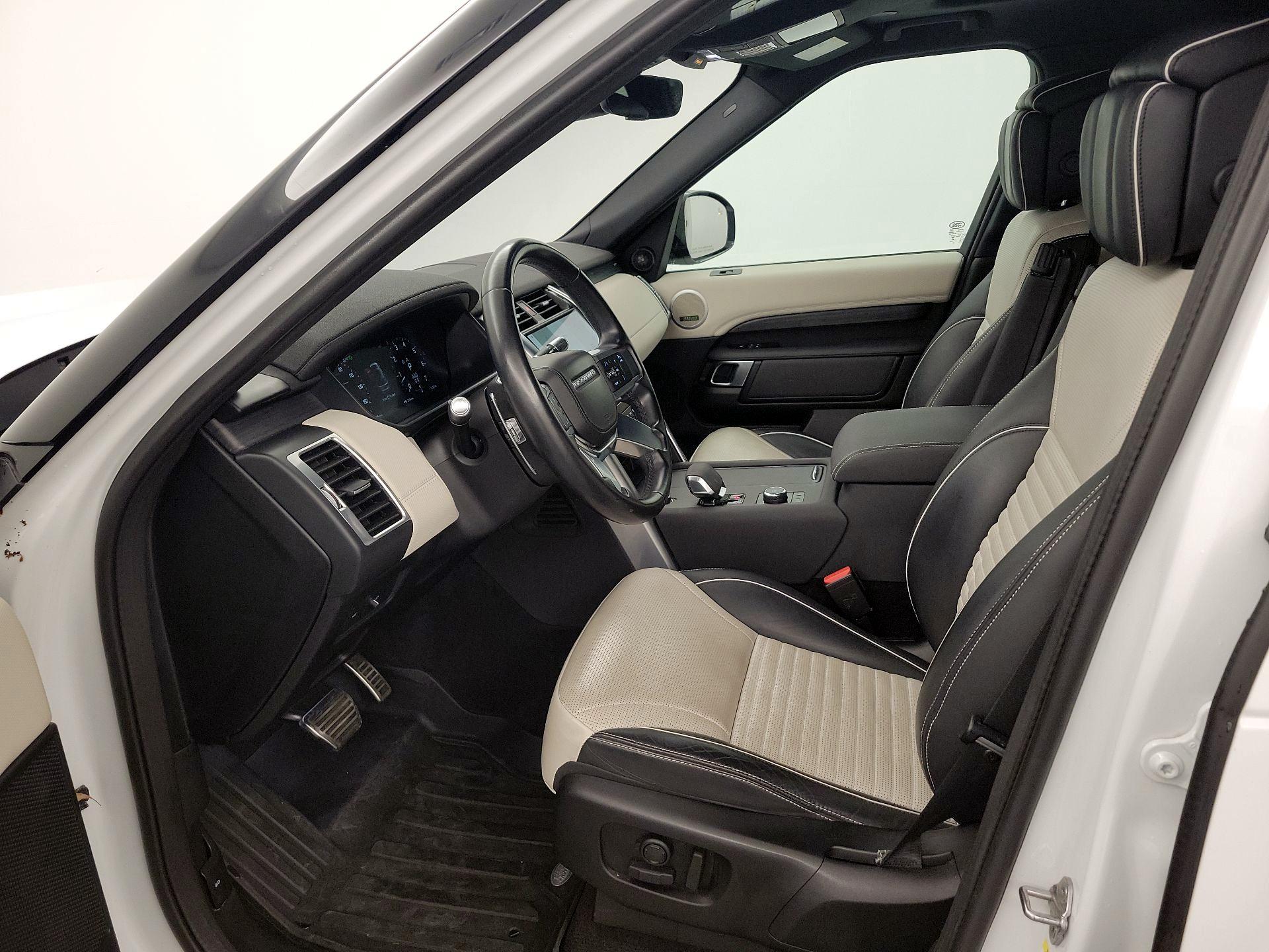 Thumbnail: 2022 Land Rover Discovery - 11