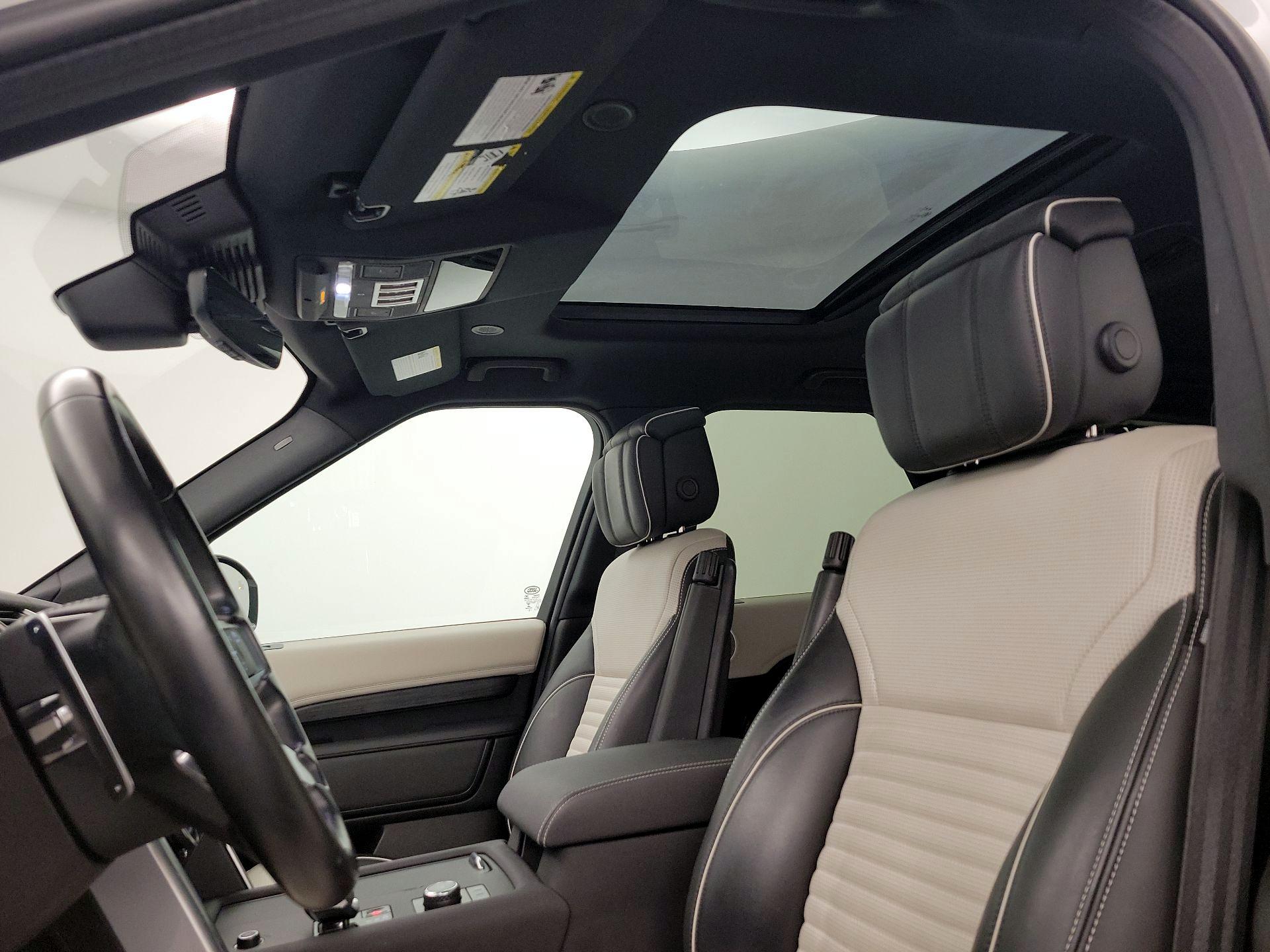 Thumbnail: 2022 Land Rover Discovery - 20