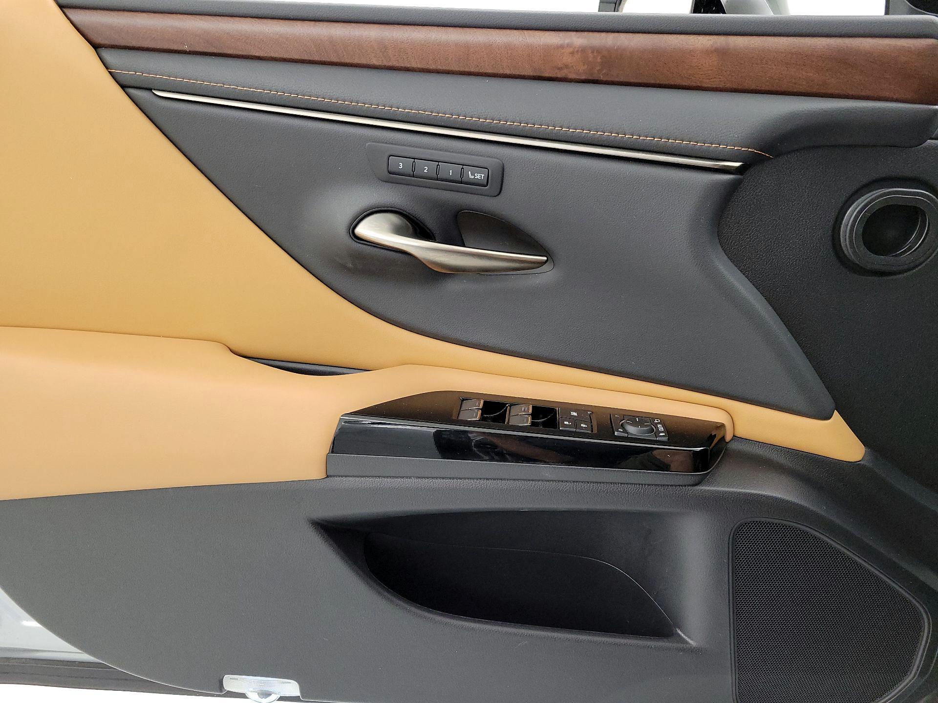 Thumbnail: 2022 Lexus ES - 12