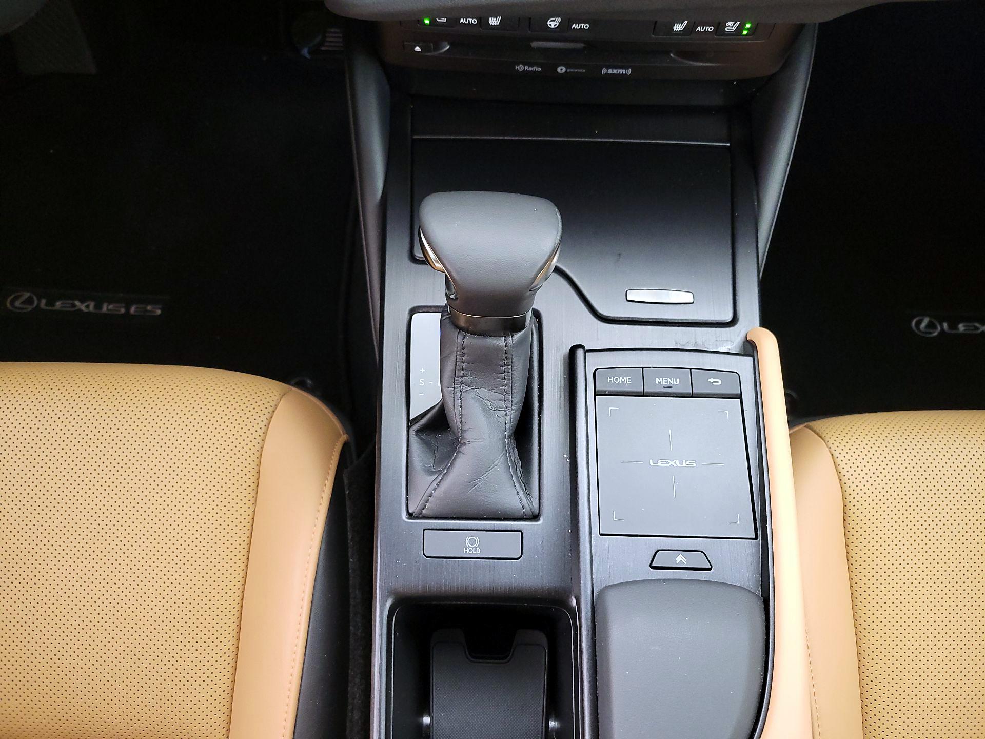 Thumbnail: 2022 Lexus ES - 16