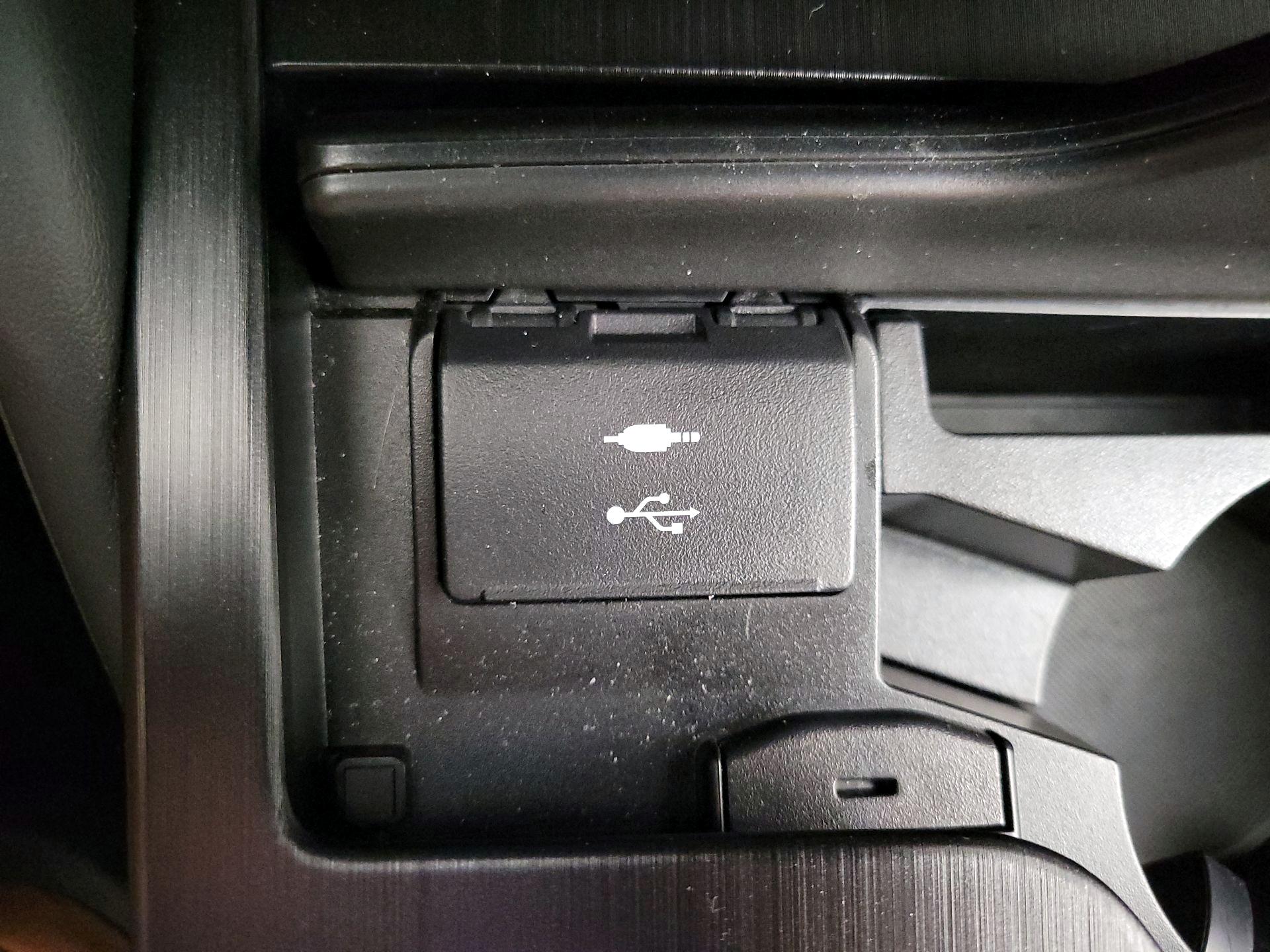 Thumbnail: 2022 Lexus ES - 17