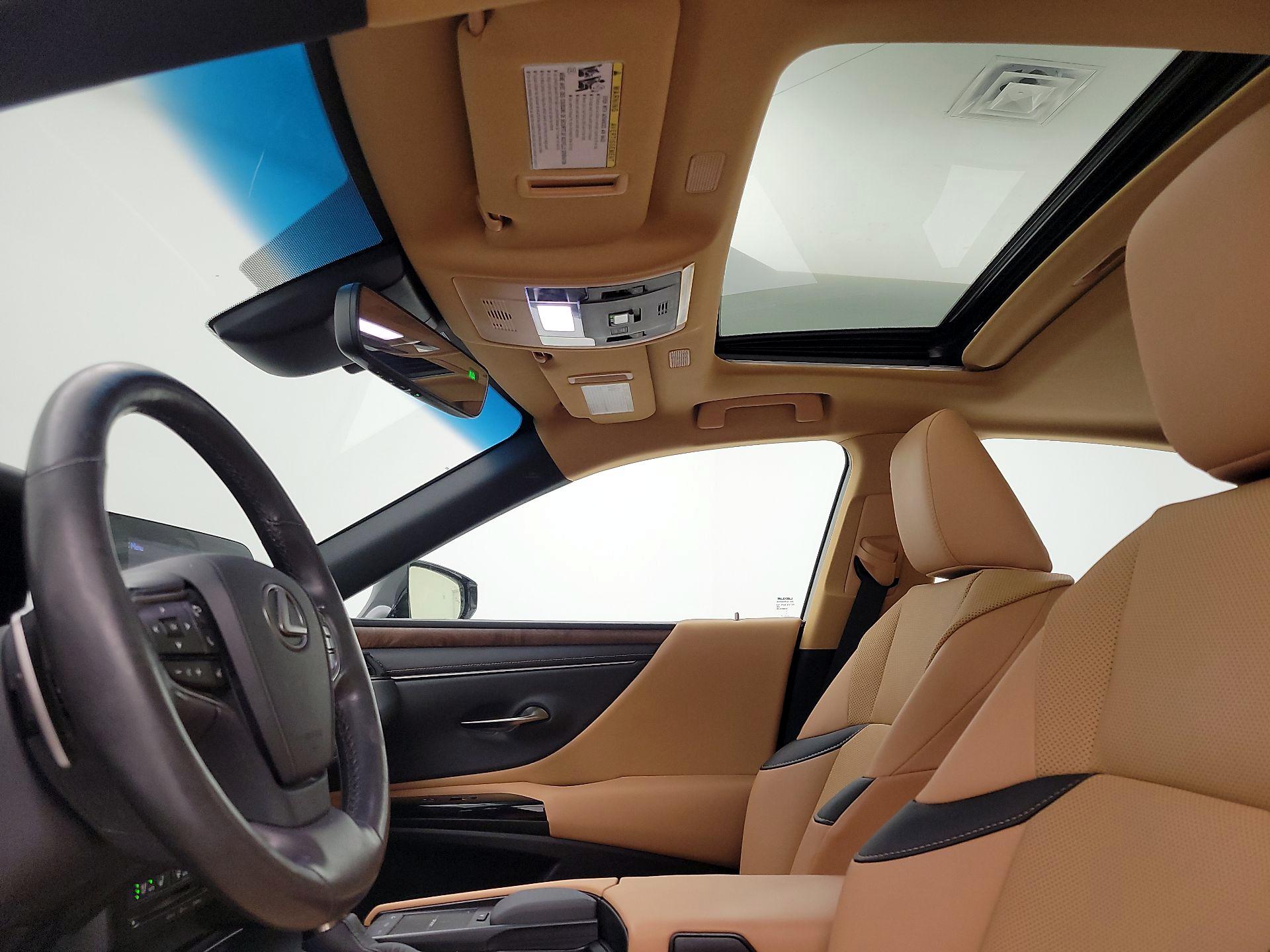 Thumbnail: 2022 Lexus ES - 18