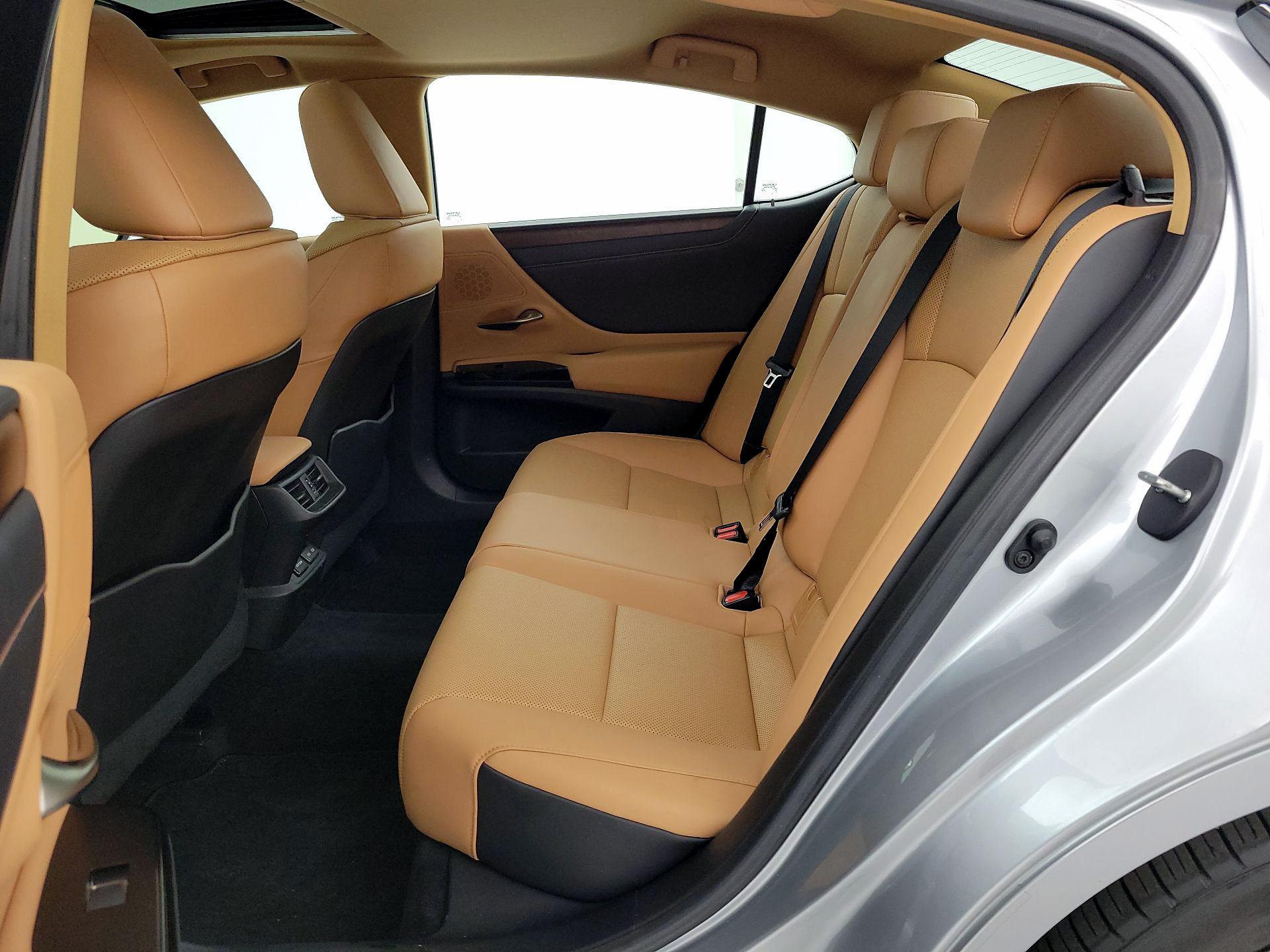 Thumbnail: 2022 Lexus ES - 19