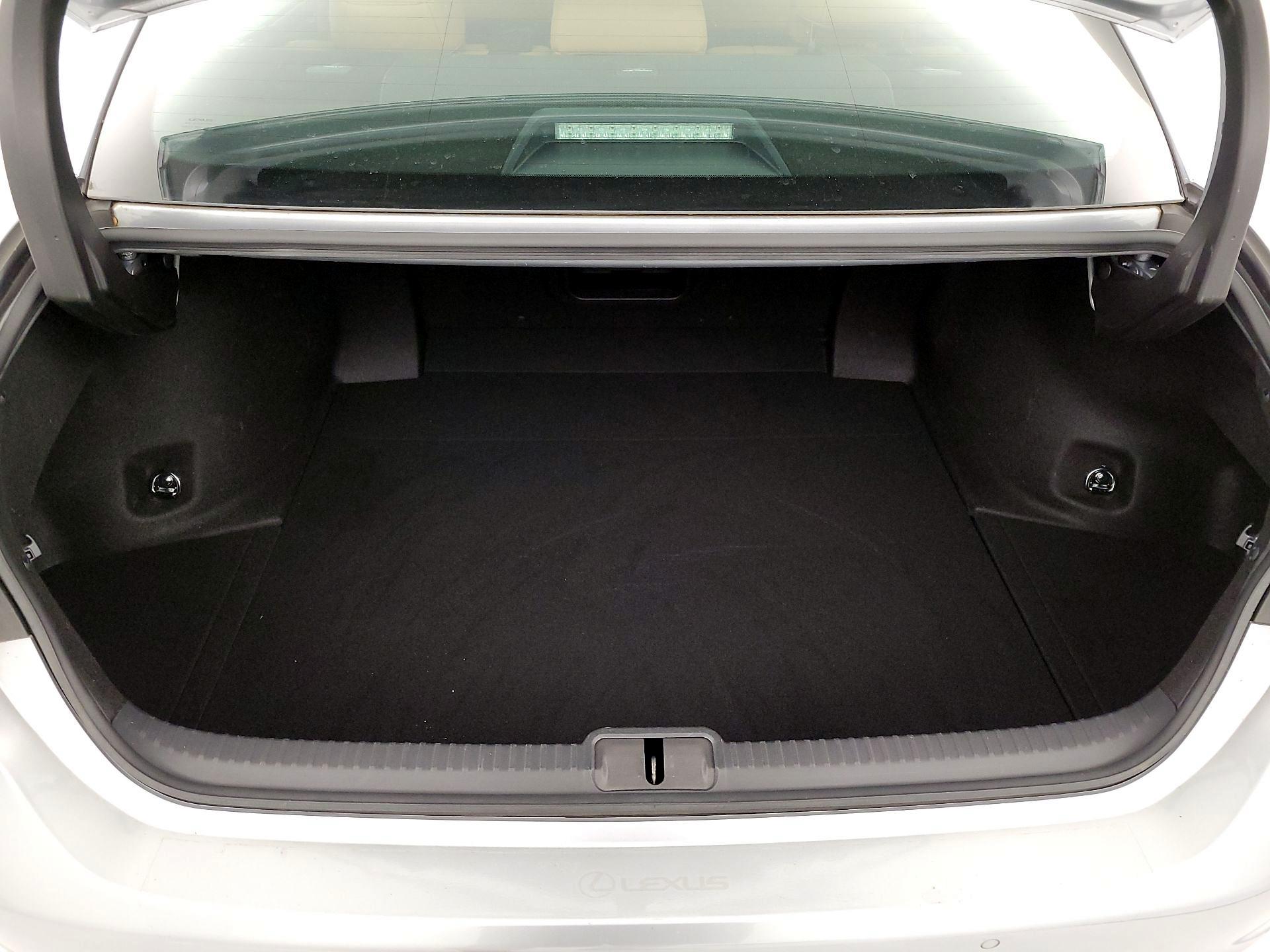 Thumbnail: 2022 Lexus ES - 20