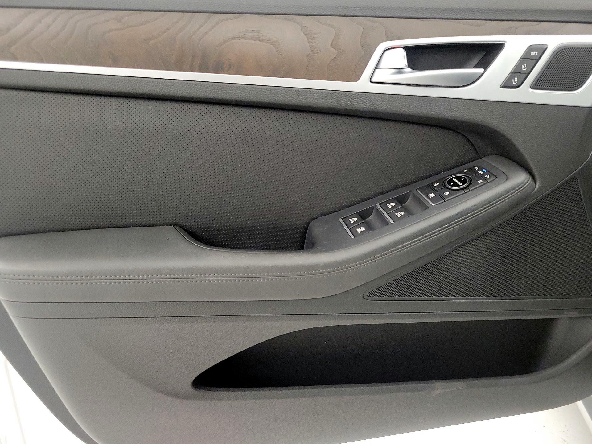 Thumbnail: 2017 Genesis G80 - 12