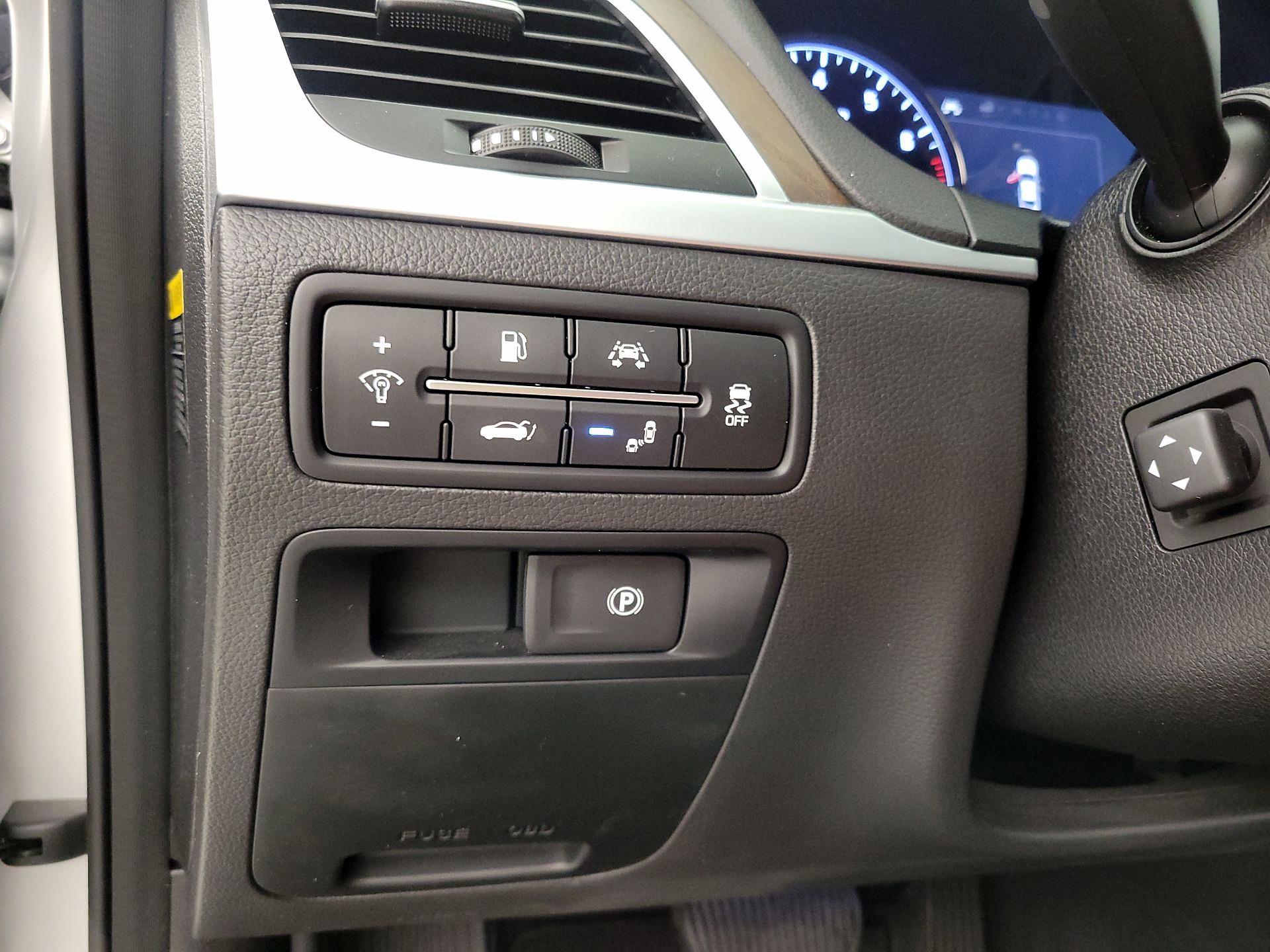 Thumbnail: 2017 Genesis G80 - 13