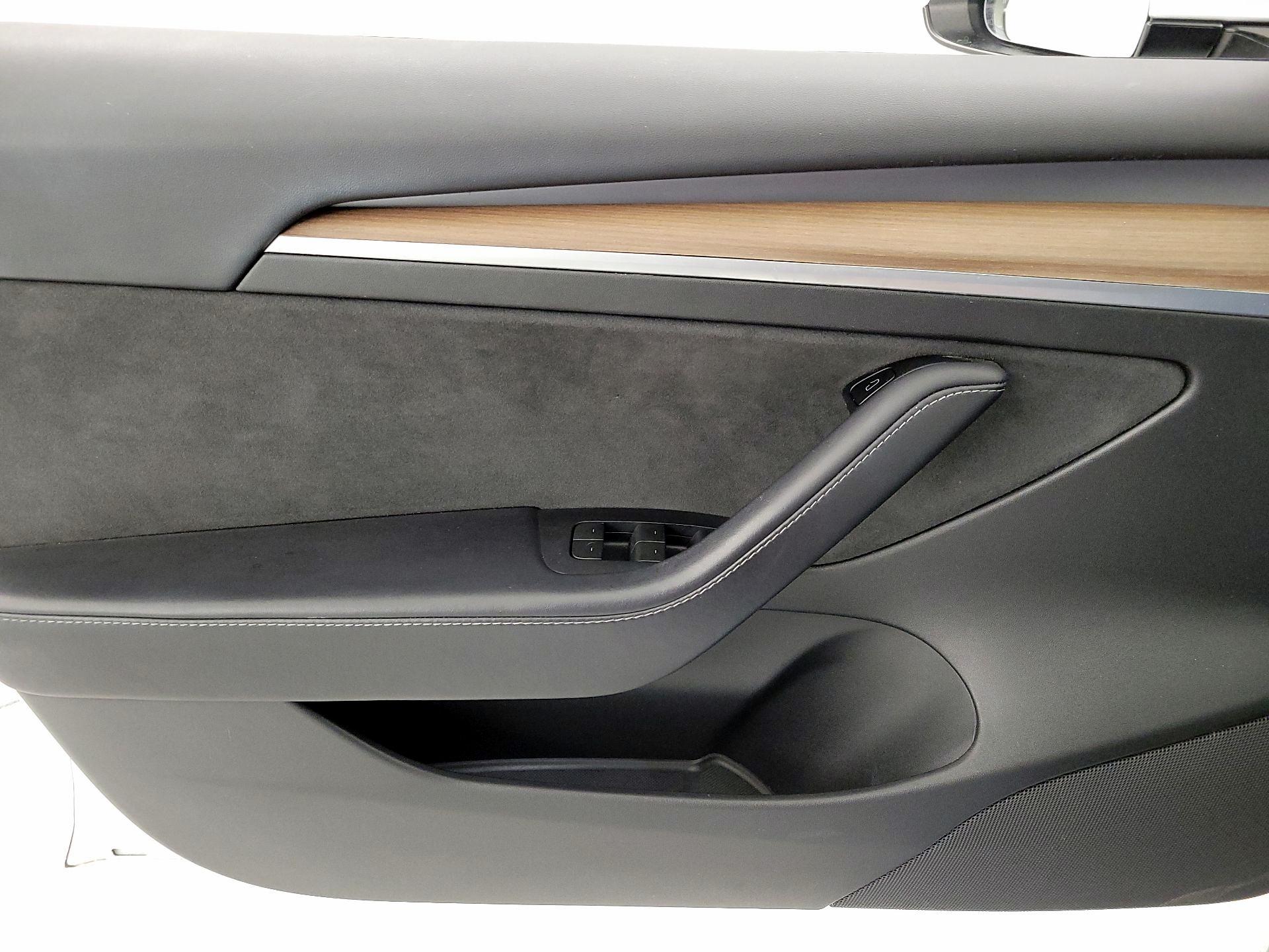 Thumbnail: 2022 Tesla Model 3 - 12