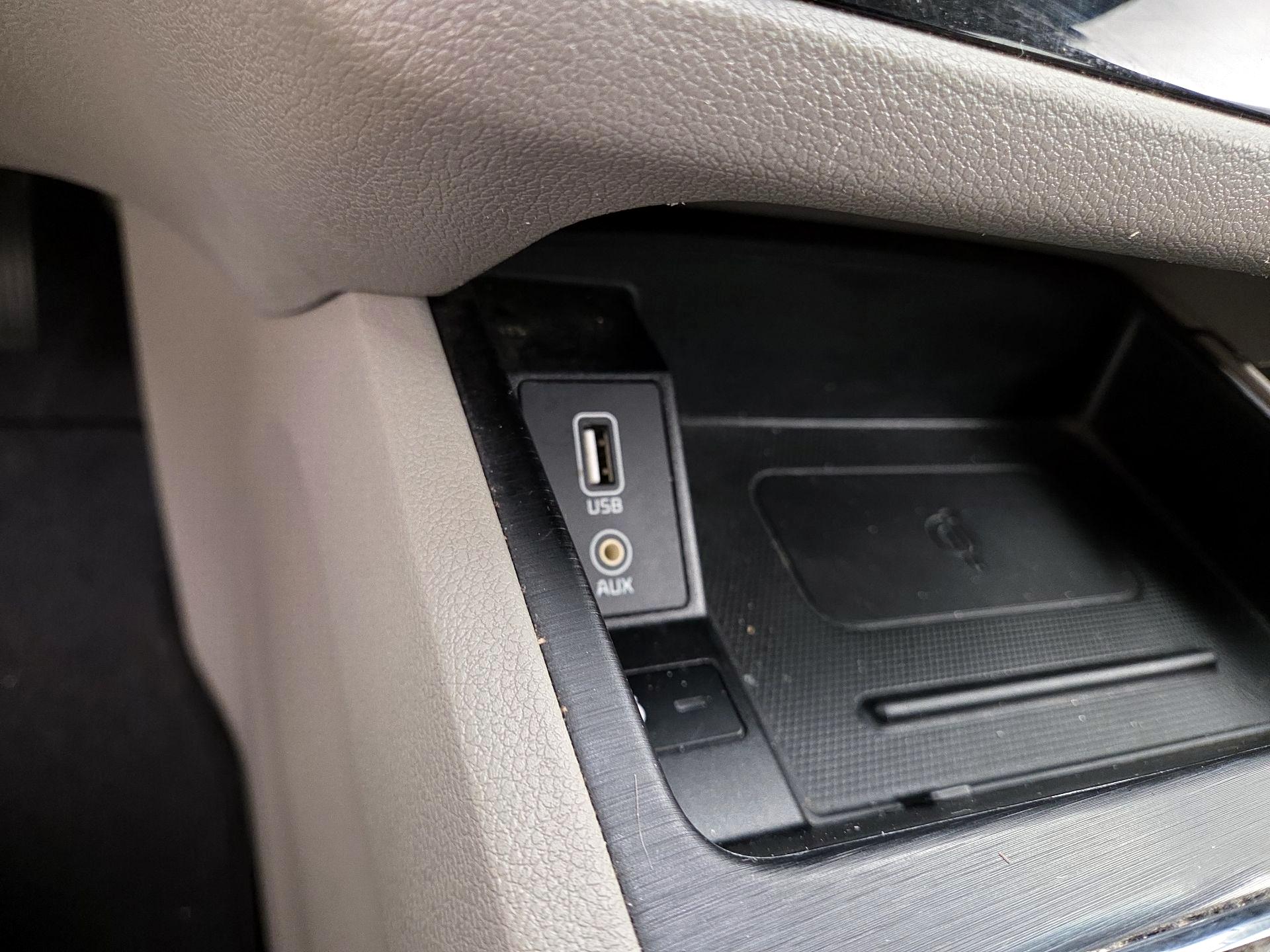 Thumbnail: 2019 Kia Sedona - 18