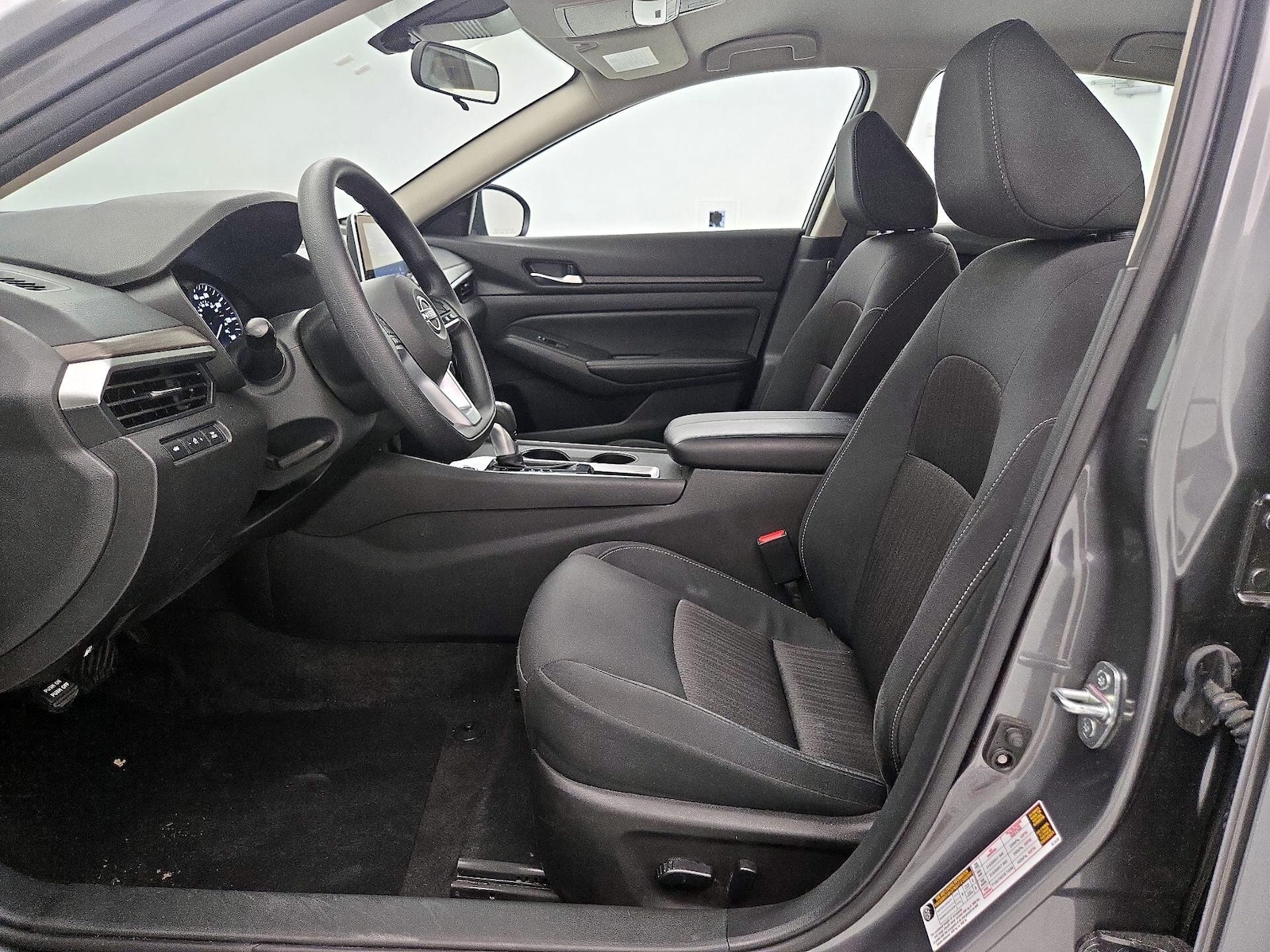 2025 Nissan Altima SV - Photo 12
