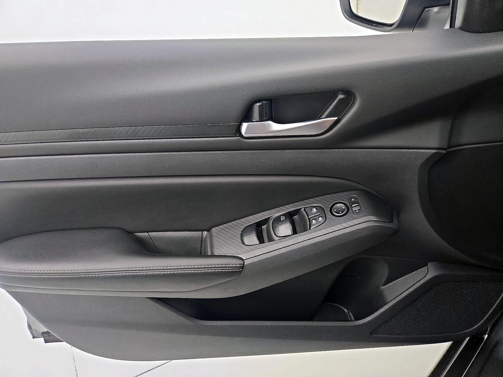 2025 Nissan Altima SV - Photo 13