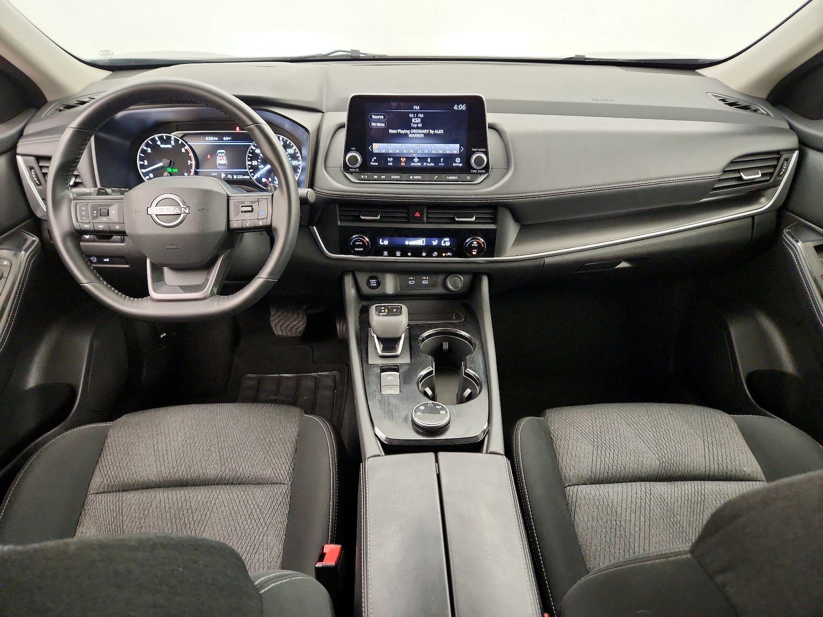 2025 Nissan Rogue SV - Photo 10
