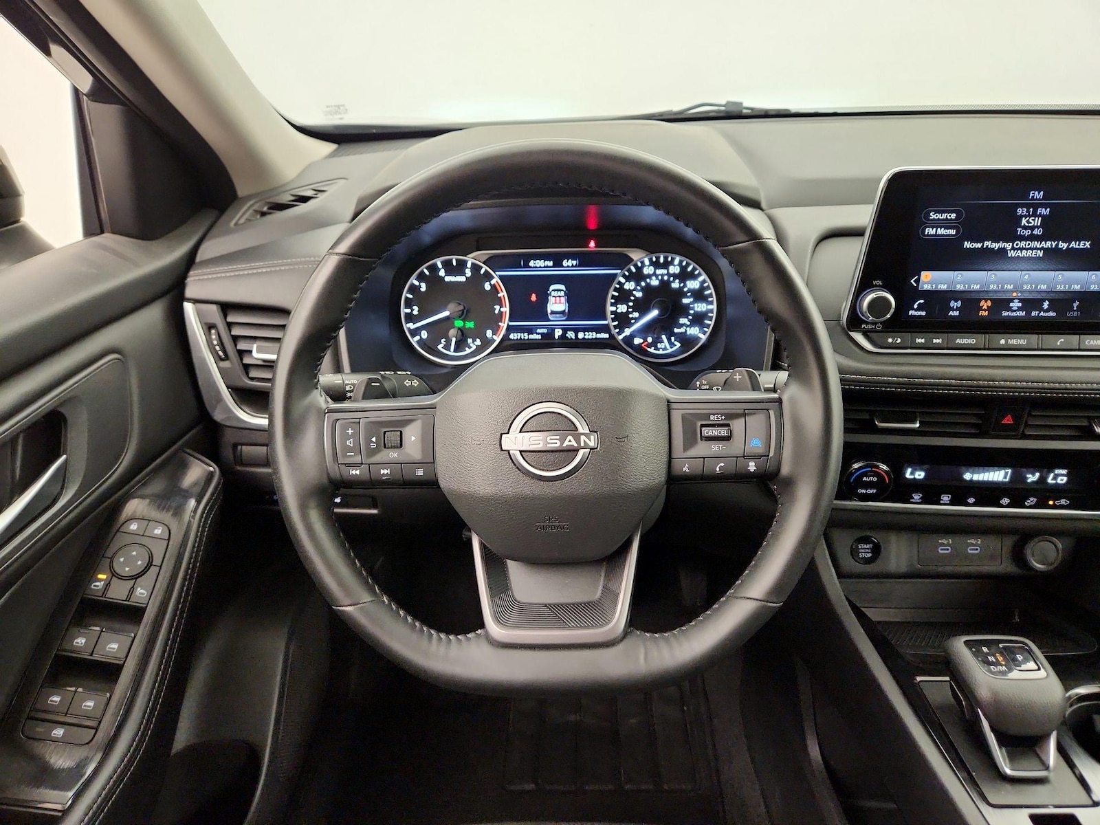 2025 Nissan Rogue SV - Photo 11