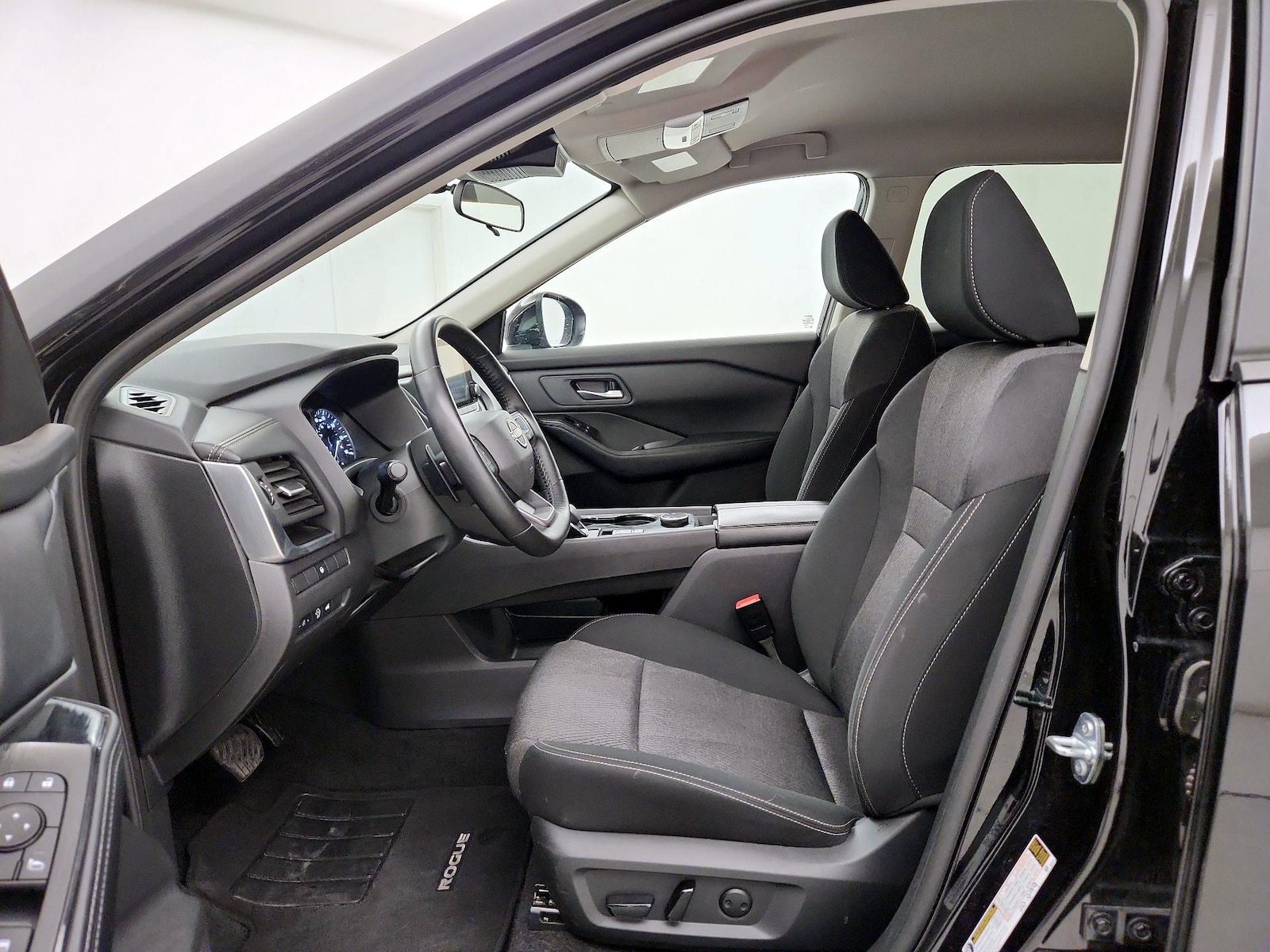 2025 Nissan Rogue SV - Photo 12
