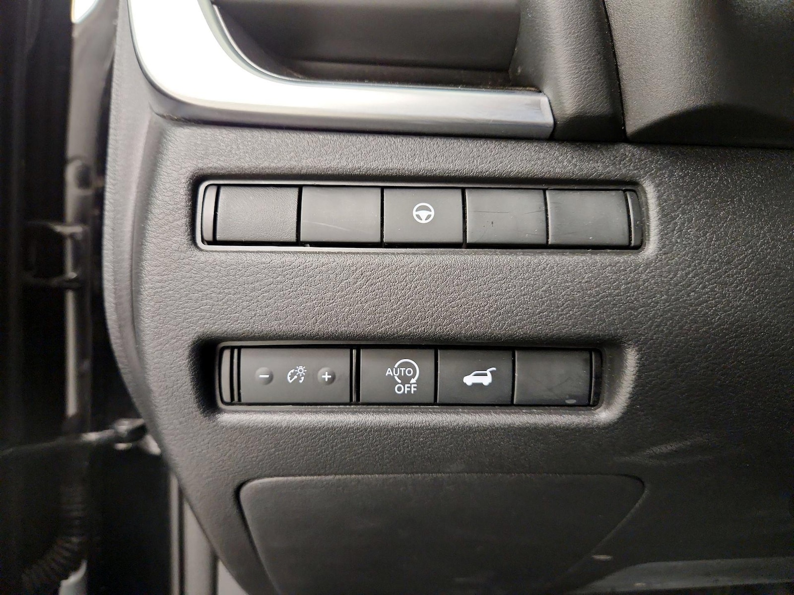 2025 Nissan Rogue SV - Photo 14