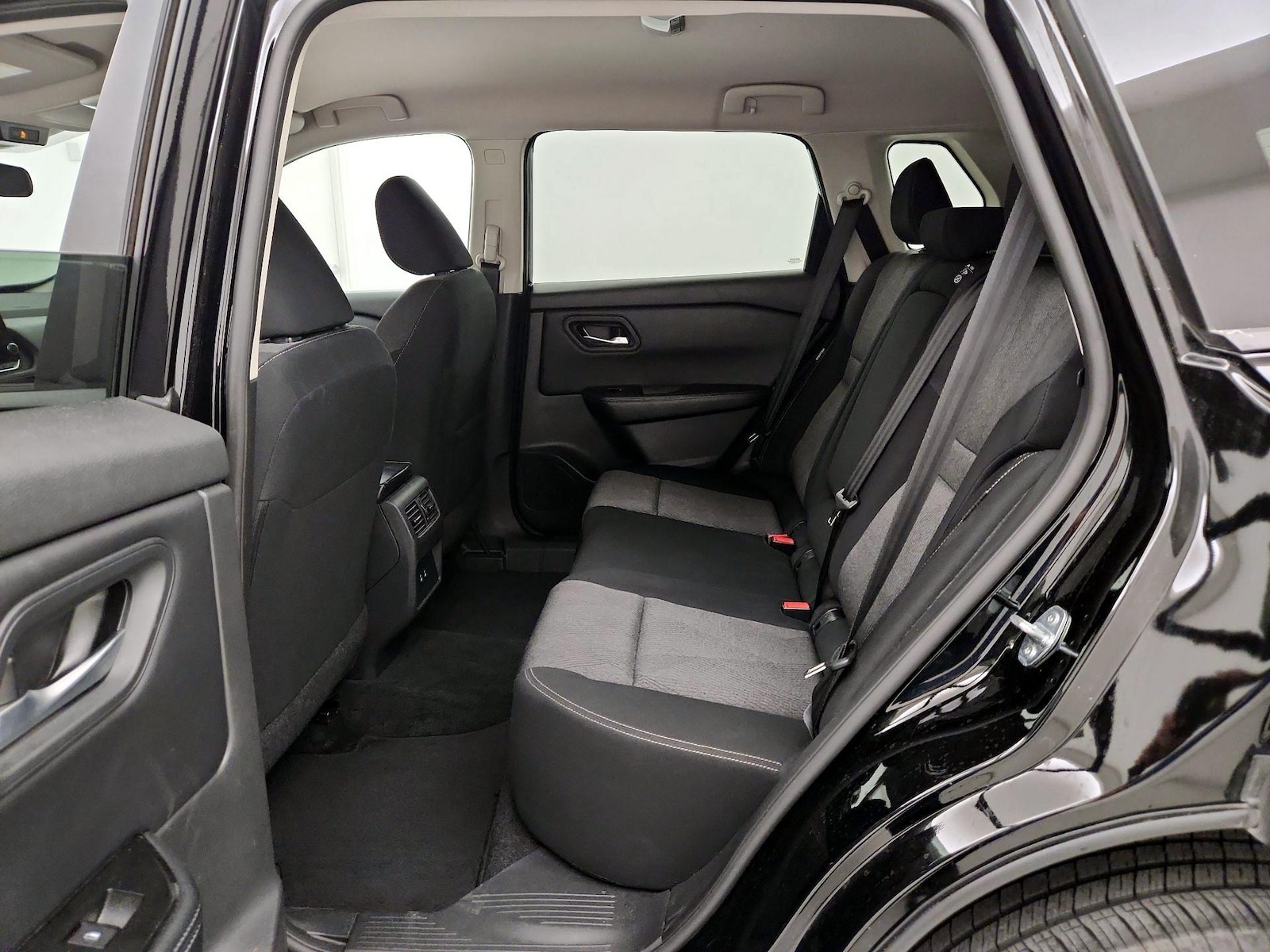 2025 Nissan Rogue SV - Photo 20