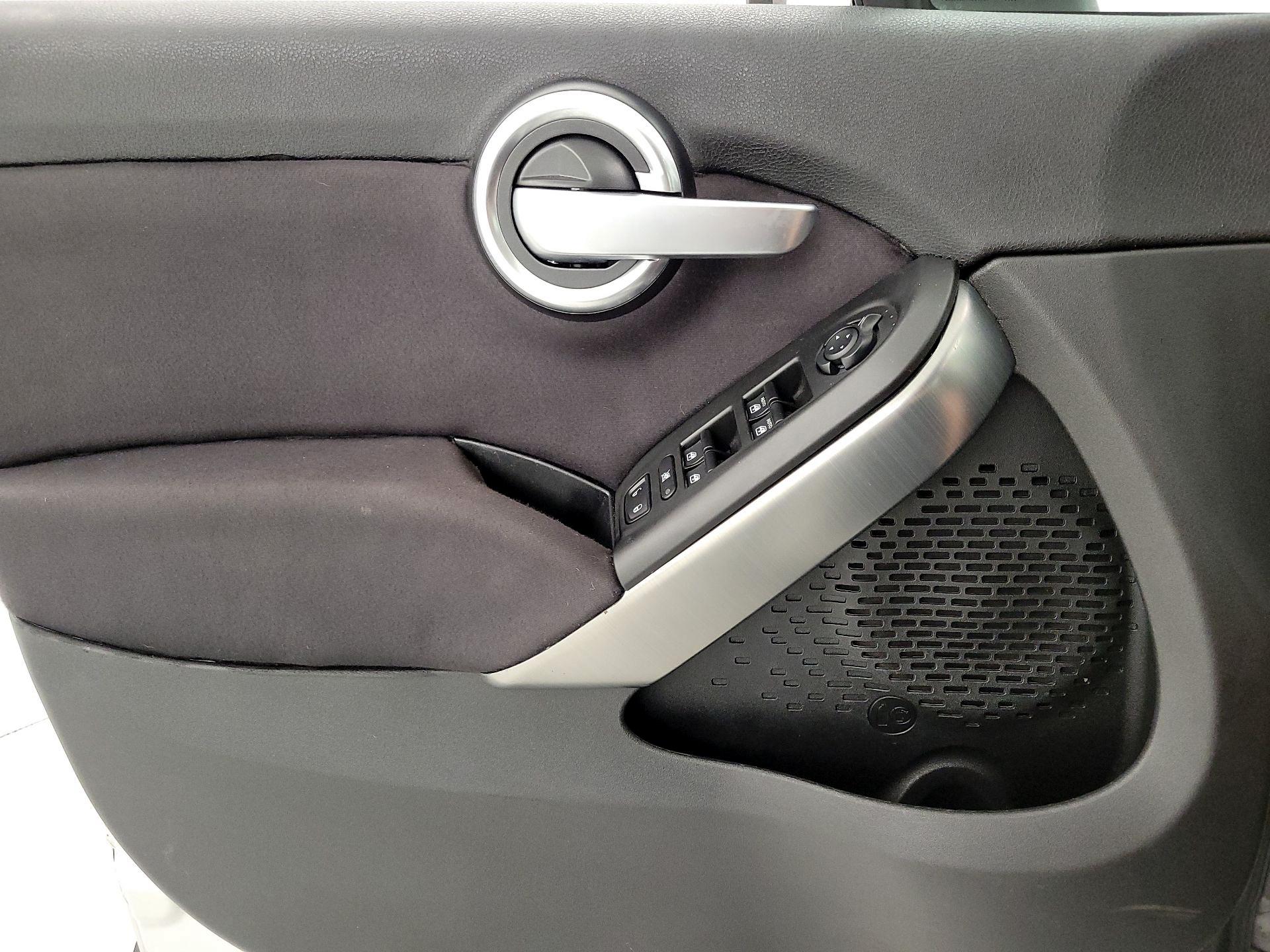 Thumbnail: 2017 Fiat 500X - 12