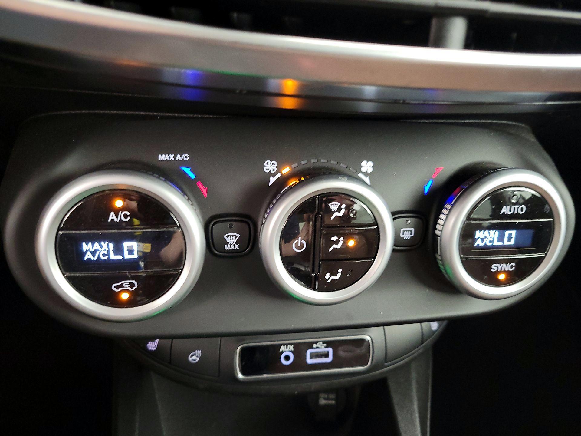 Thumbnail: 2017 Fiat 500X - 17