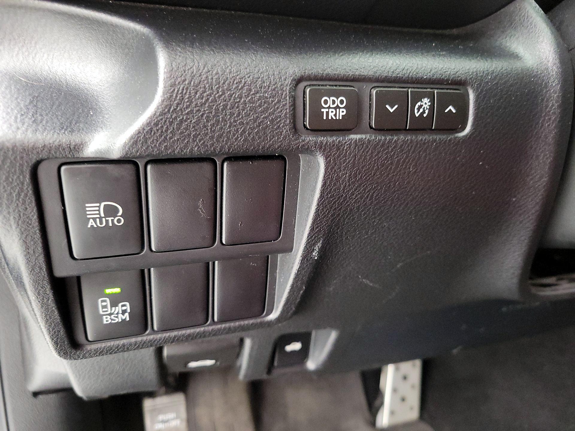 Thumbnail: 2017 Lexus IS - 13